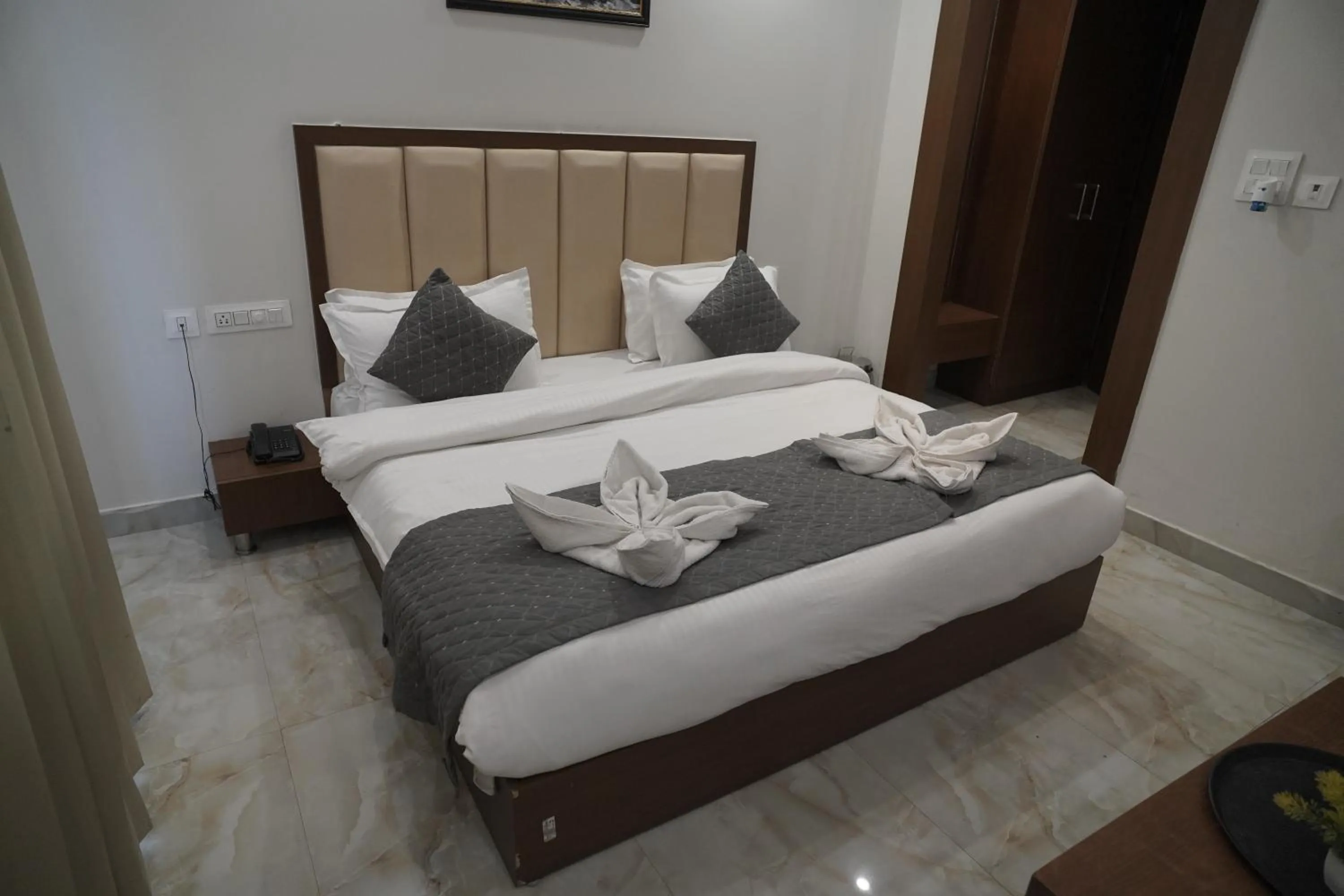 Bed in ShriGo Hotel Haridwar