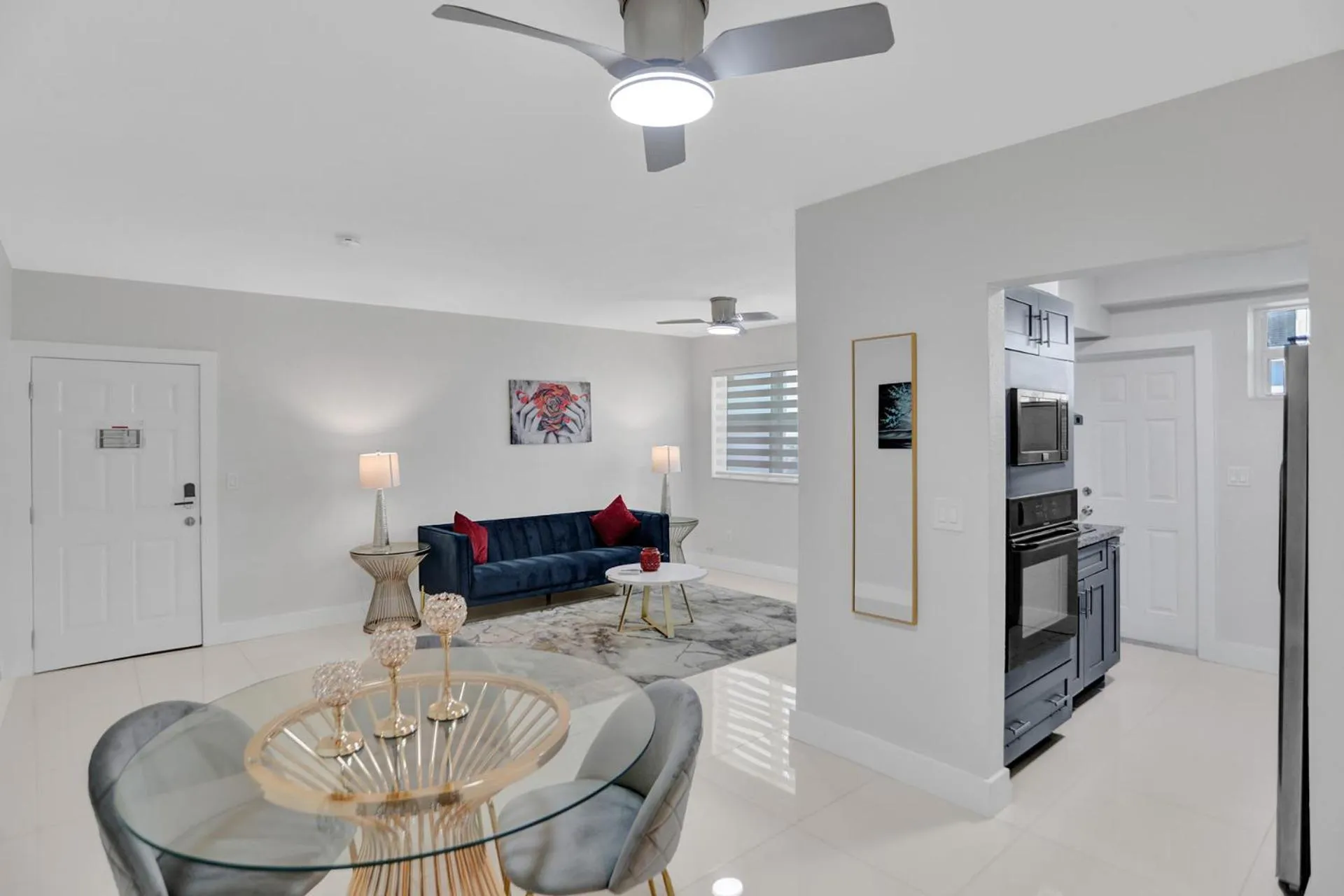 Living room in Bay Harbor Suites