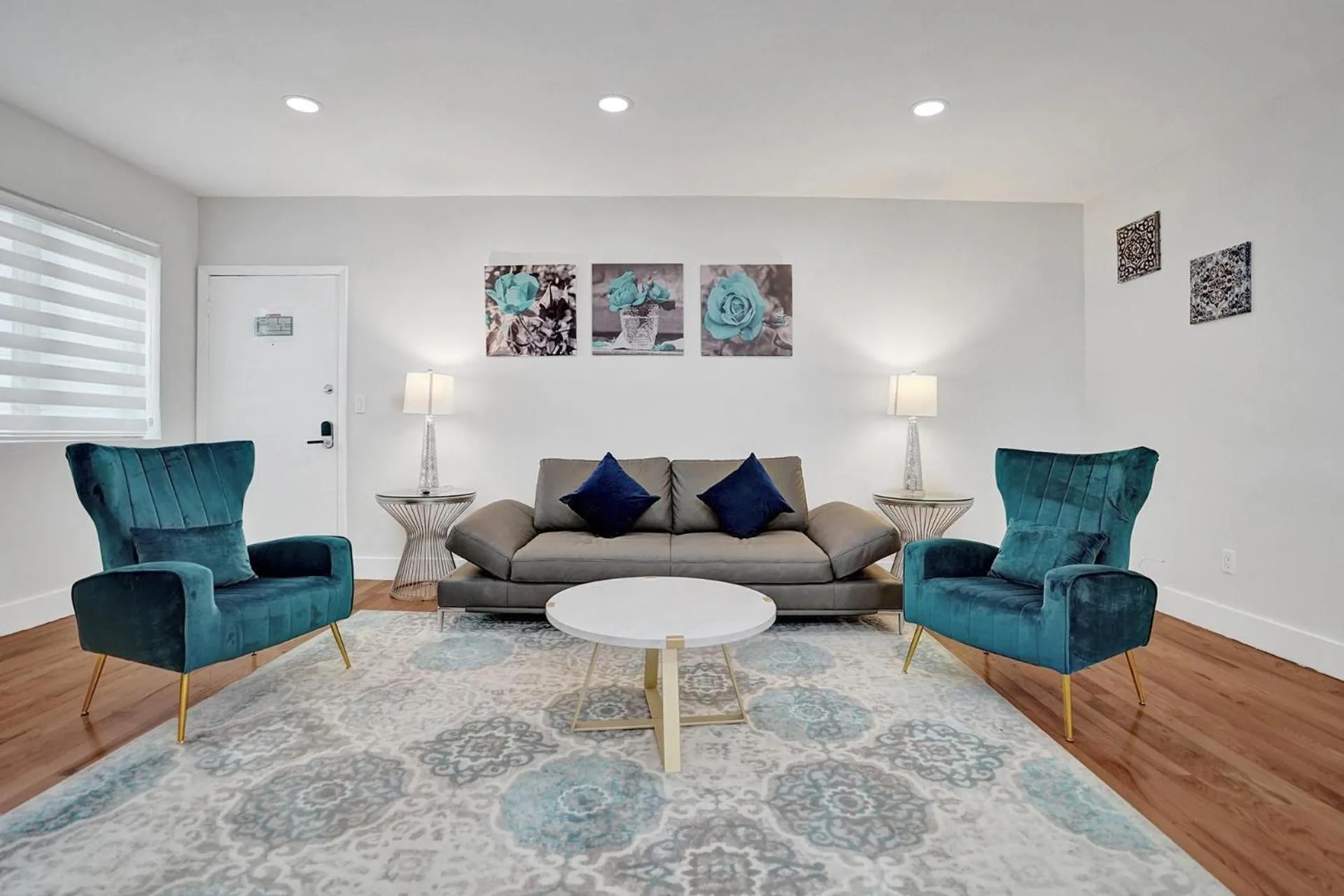 Living room in Bay Harbor Suites