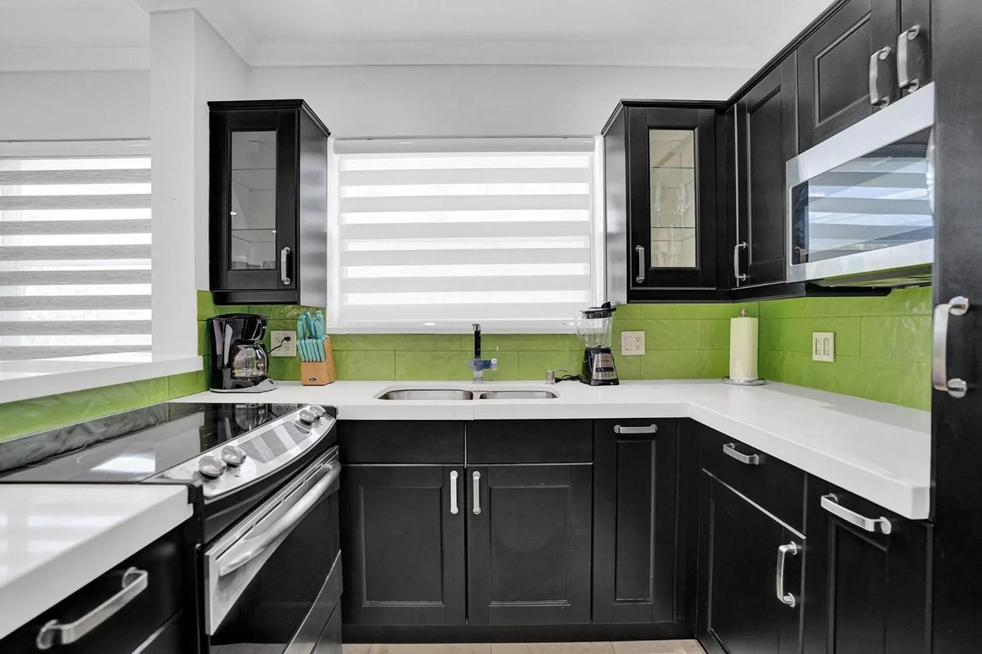 Kitchen or kitchenette in Bay Harbor Suites