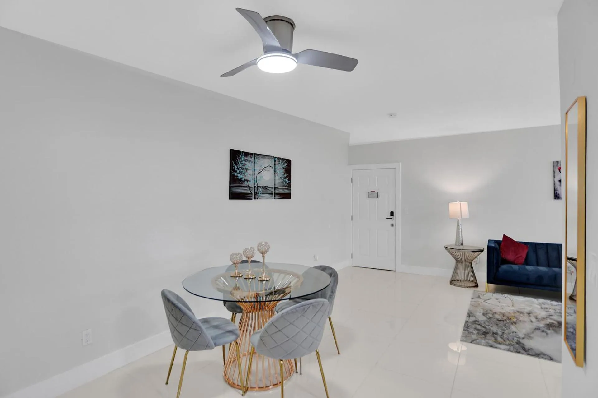 Living room in Bay Harbor Suites
