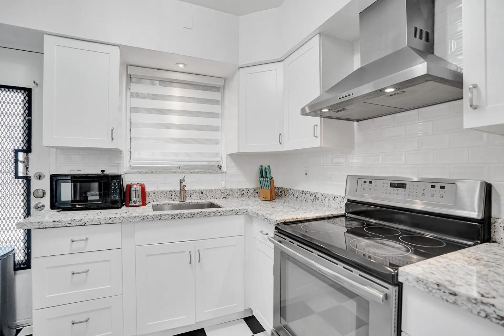 Kitchen or kitchenette in Bay Harbor Suites