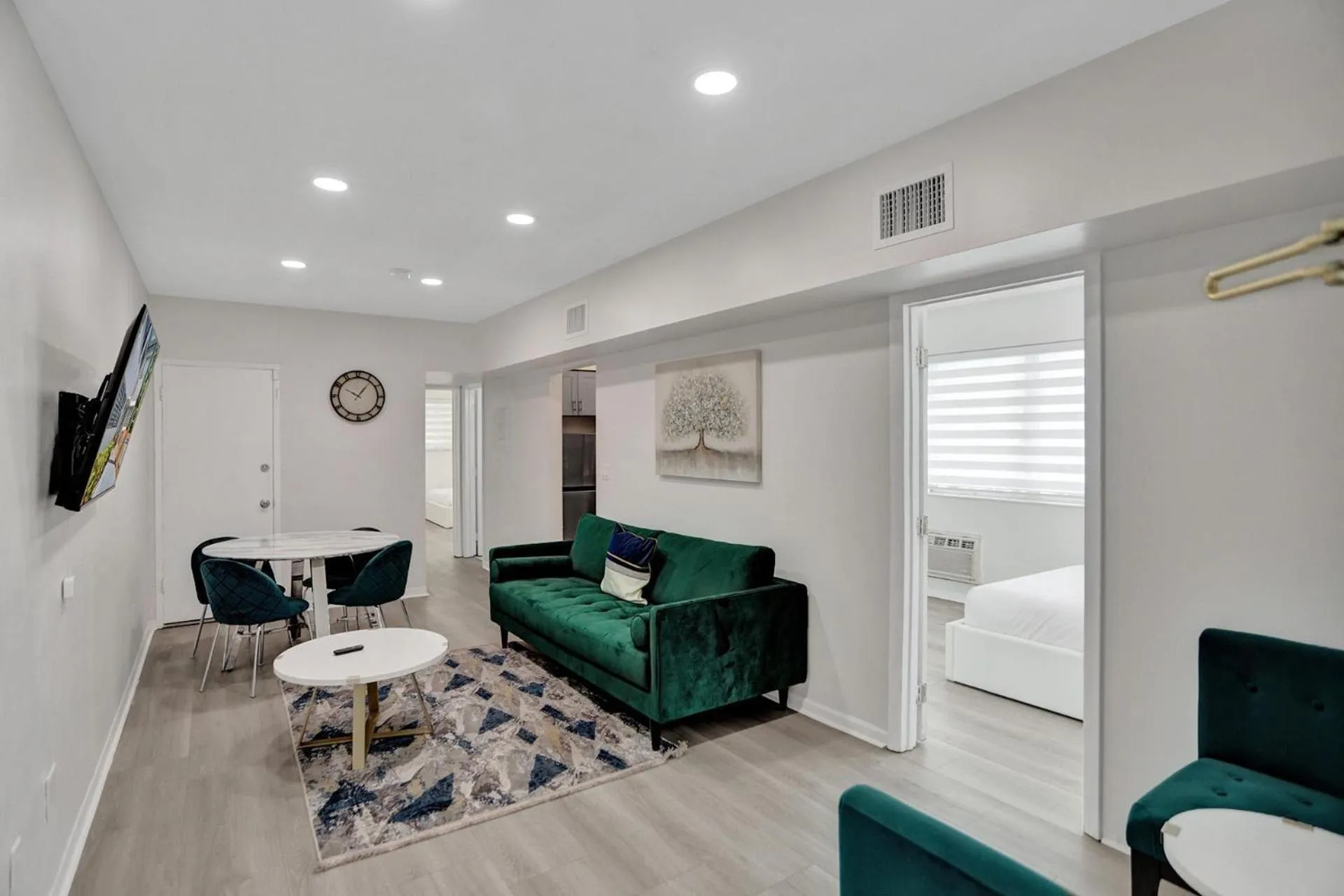Living room in Bay Harbor Suites