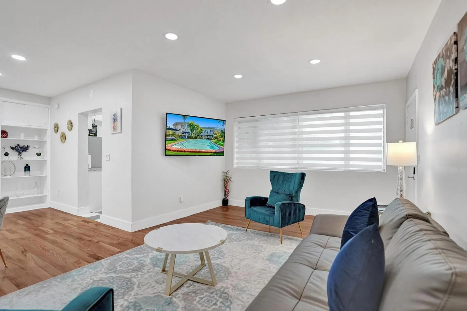 Living room in Bay Harbor Suites