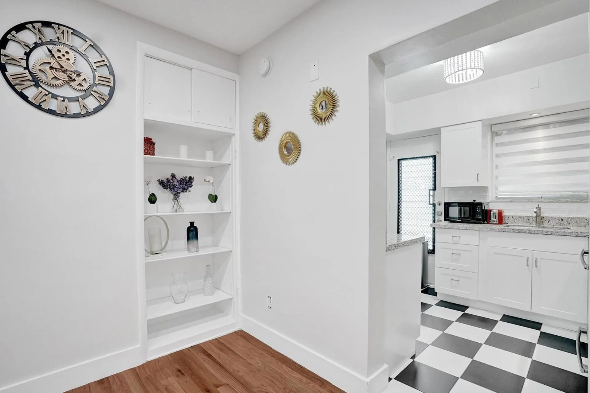 Kitchen or kitchenette in Bay Harbor Suites