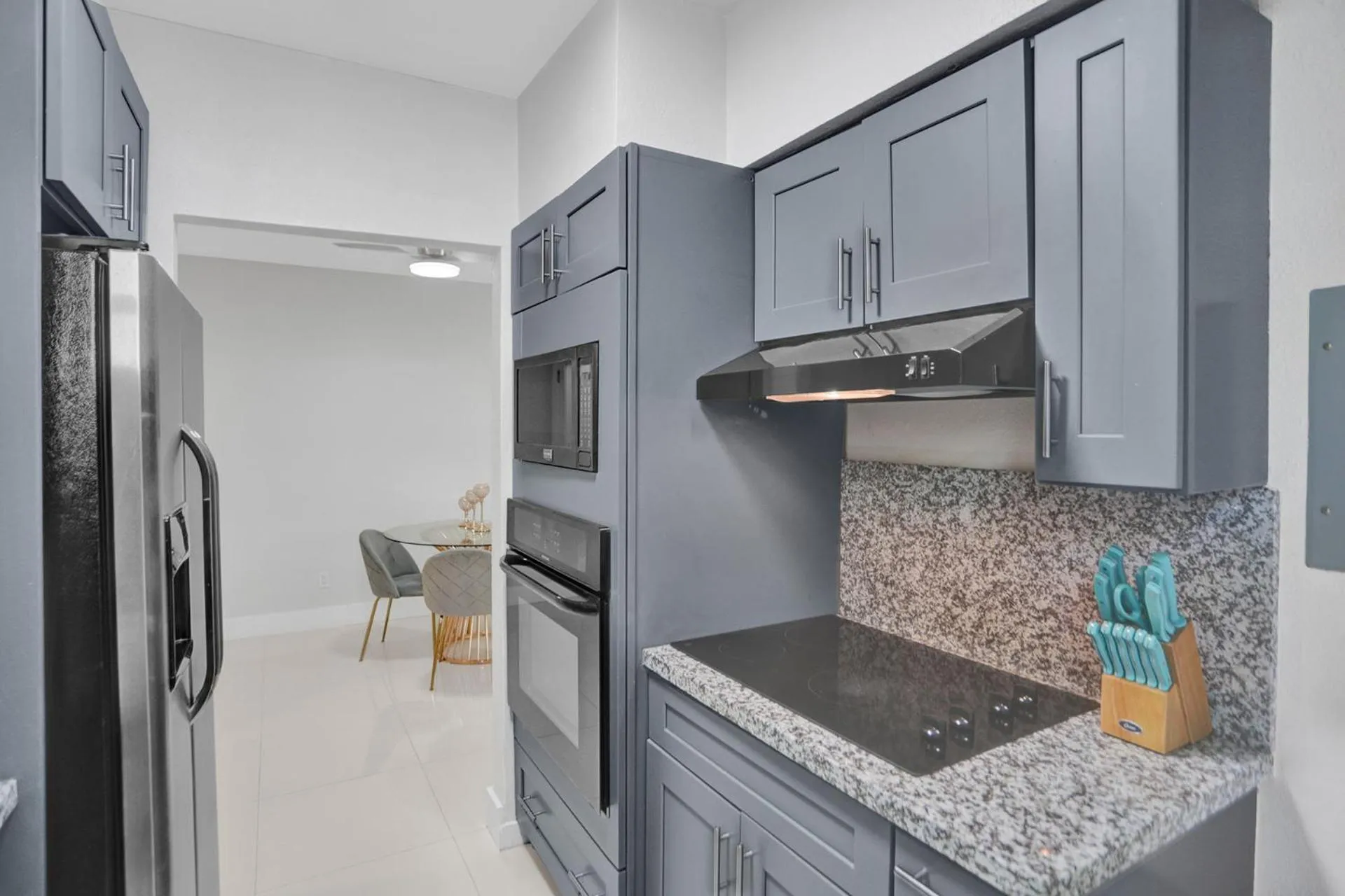 Kitchen or kitchenette in Bay Harbor Suites