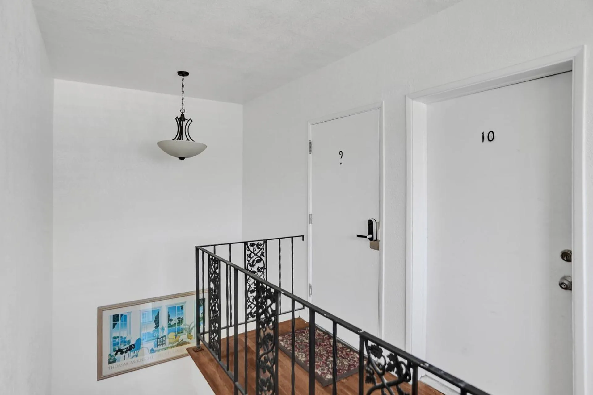 Facade/entrance in Bay Harbor Suites