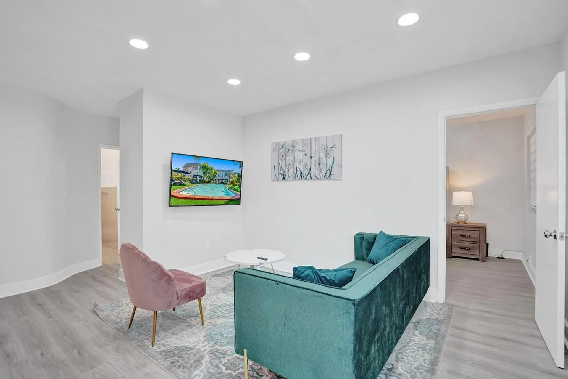 Living room in Bay Harbor Suites