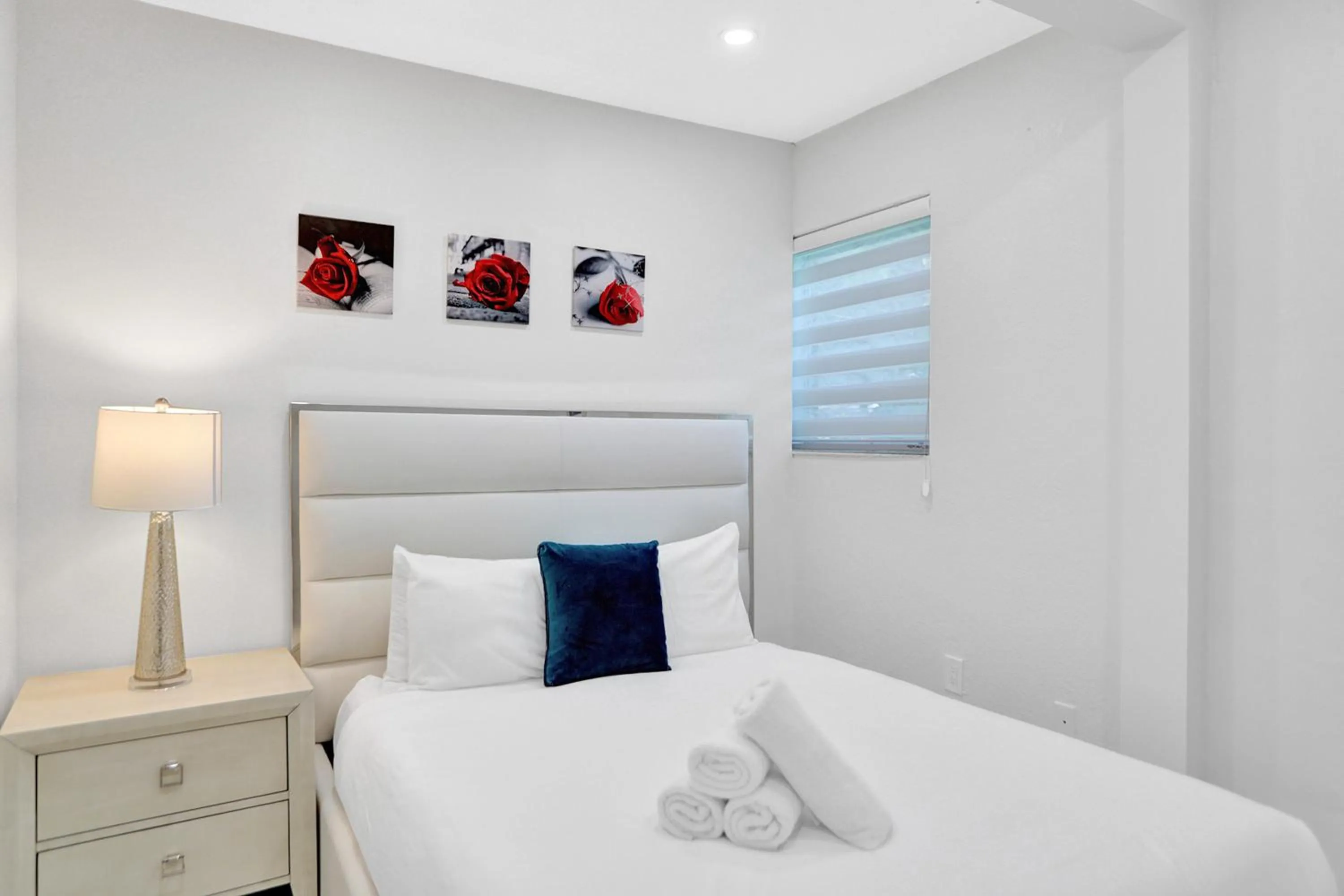 Bed in Bay Harbor Suites