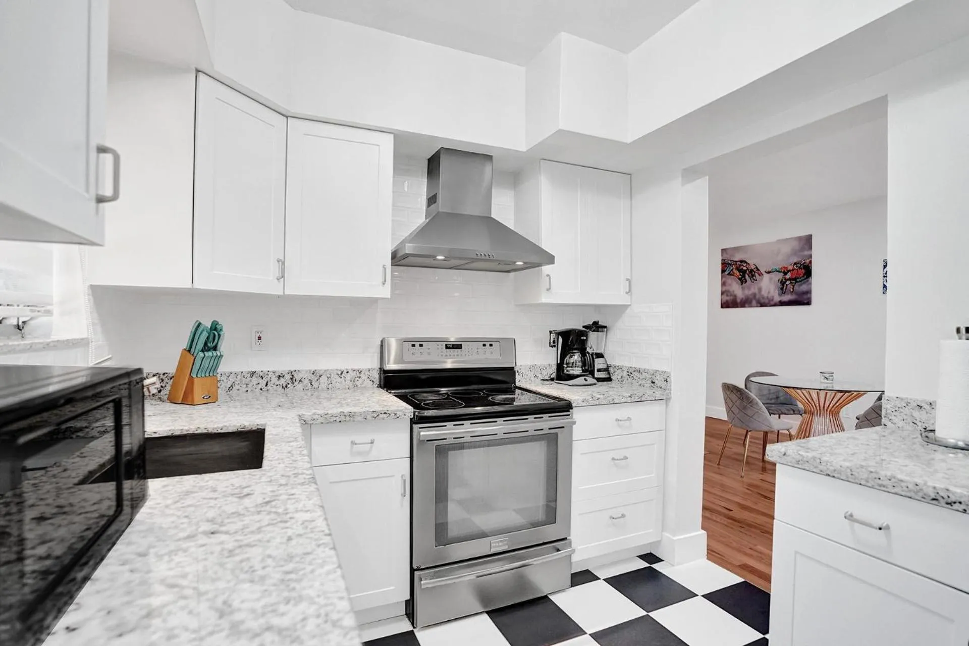Kitchen or kitchenette in Bay Harbor Suites