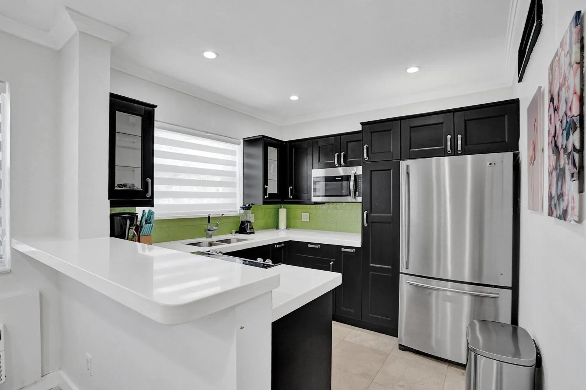 Kitchen or kitchenette in Bay Harbor Suites