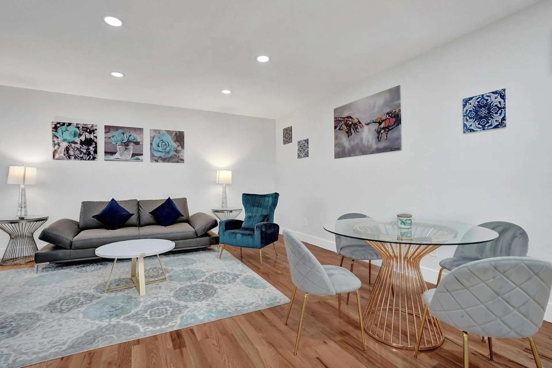 Living room in Bay Harbor Suites