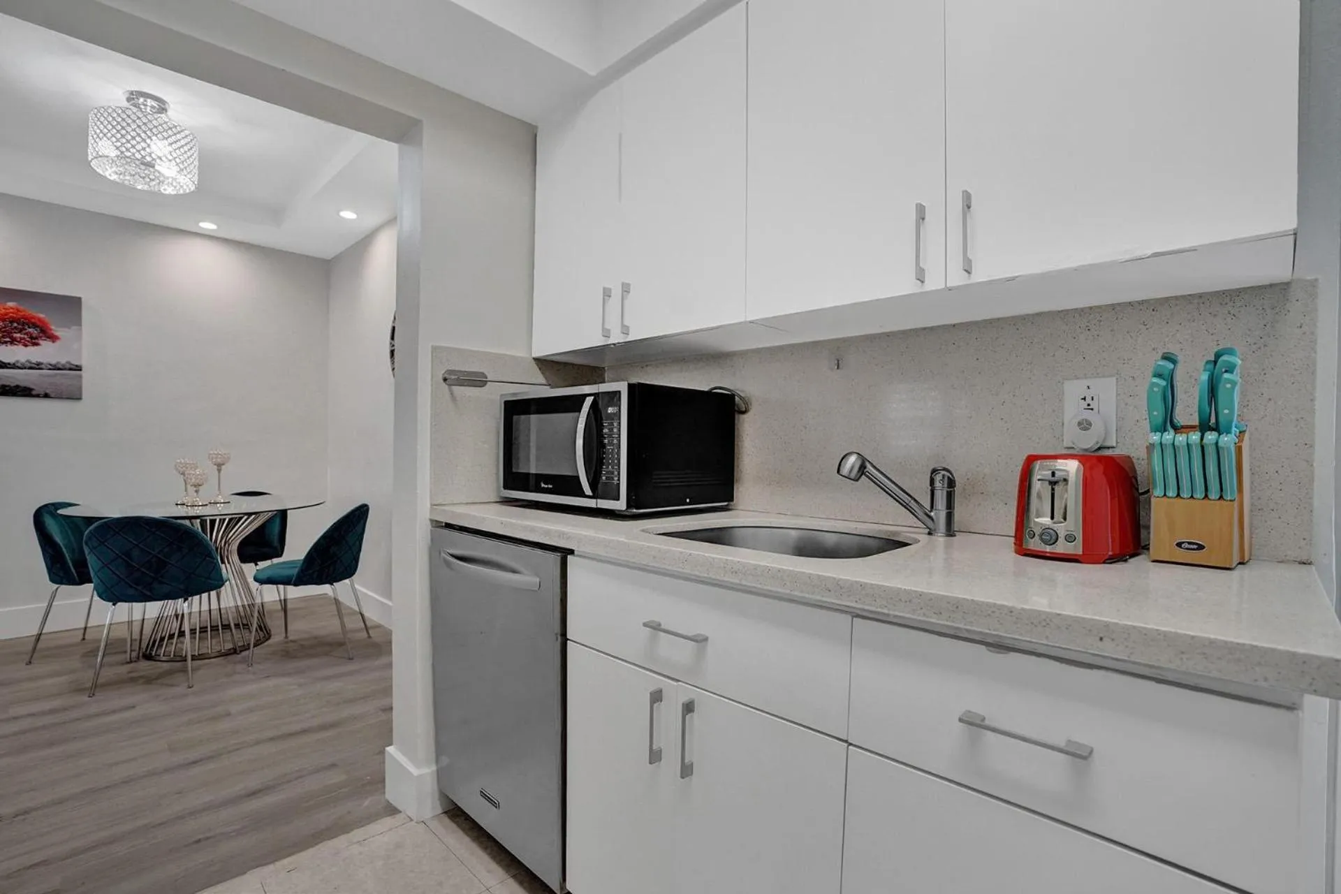 Kitchen or kitchenette in Bay Harbor Suites