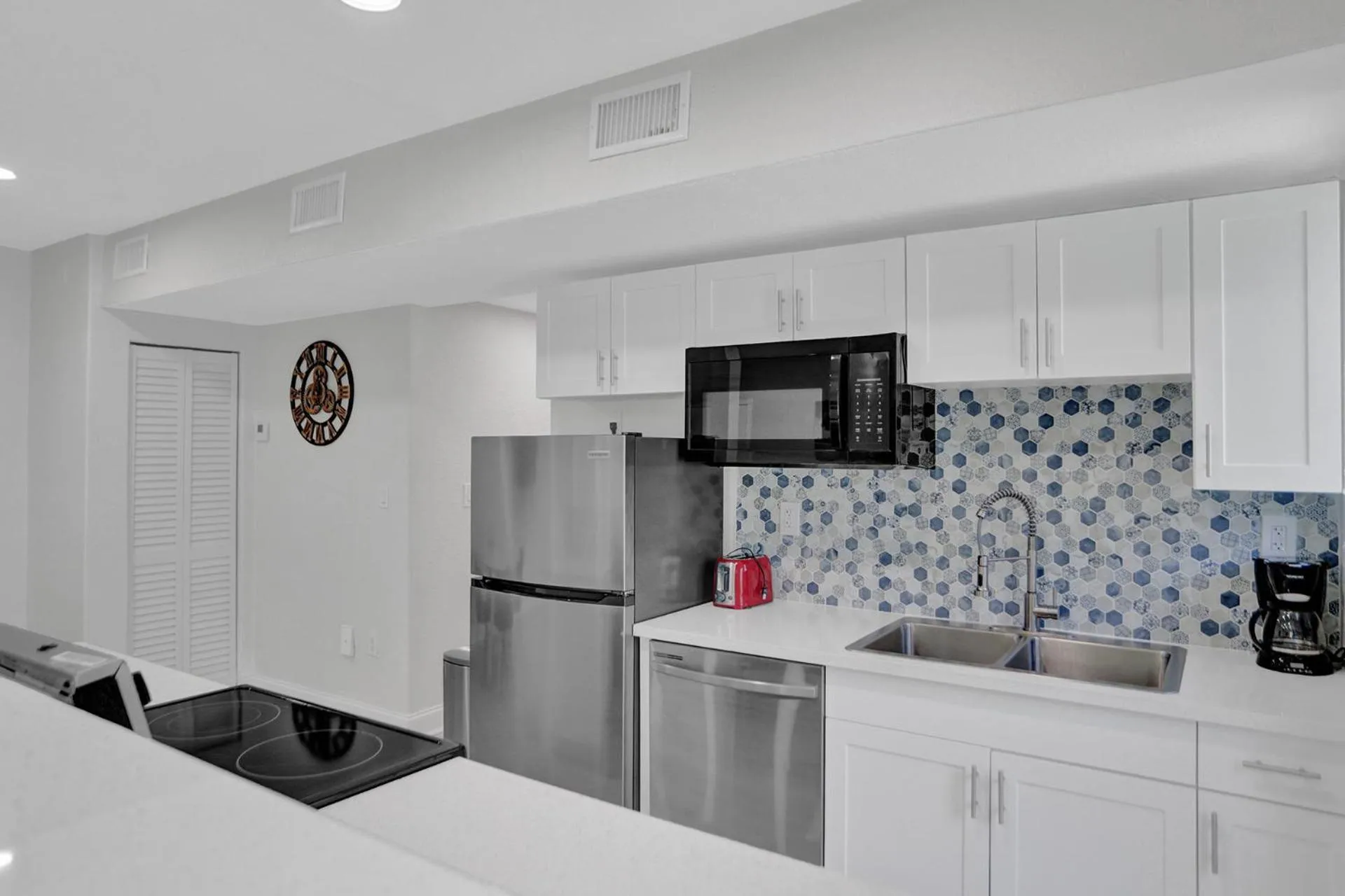 Kitchen or kitchenette in Bay Harbor Suites