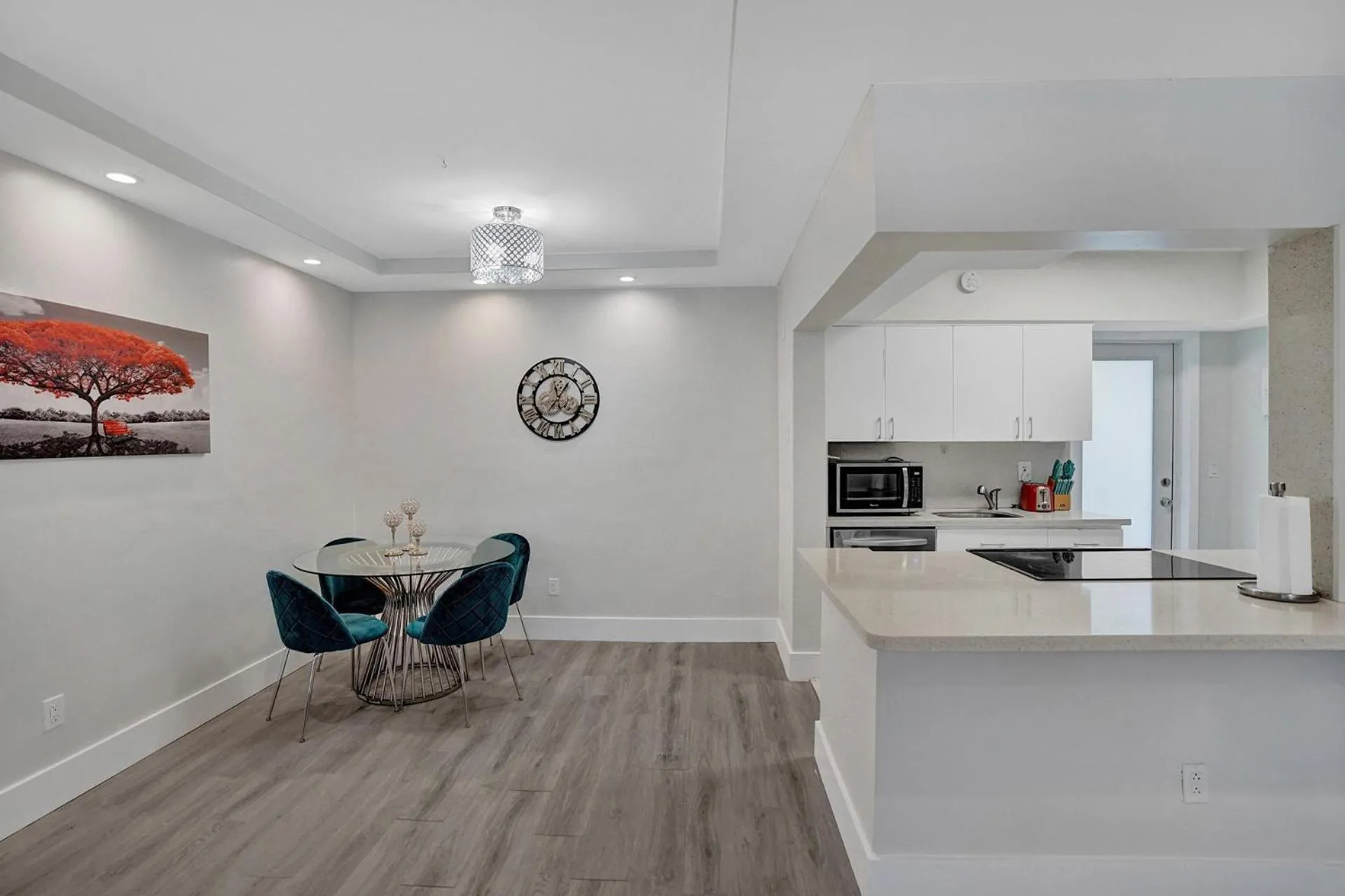 Kitchen or kitchenette in Bay Harbor Suites