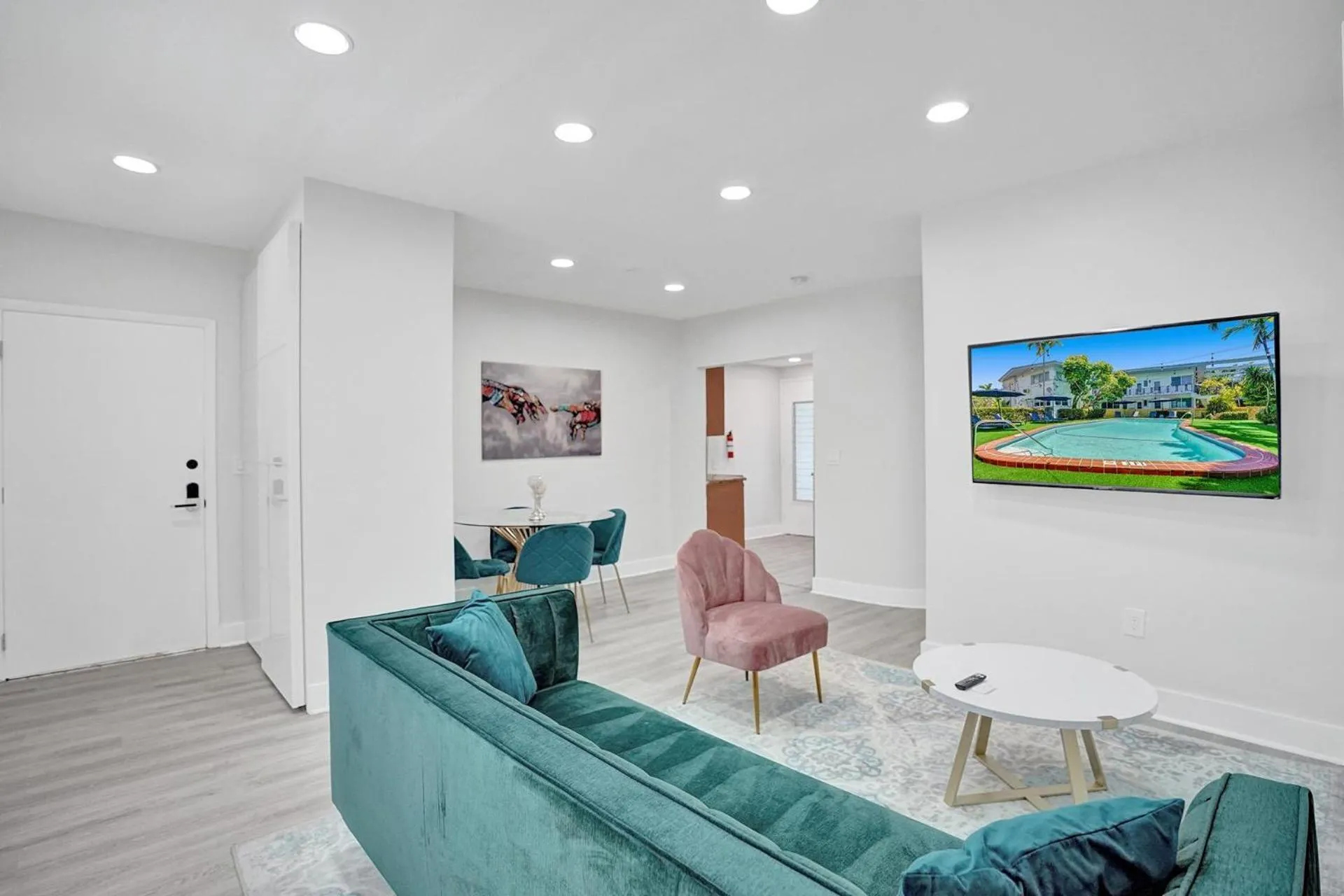 Living room in Bay Harbor Suites