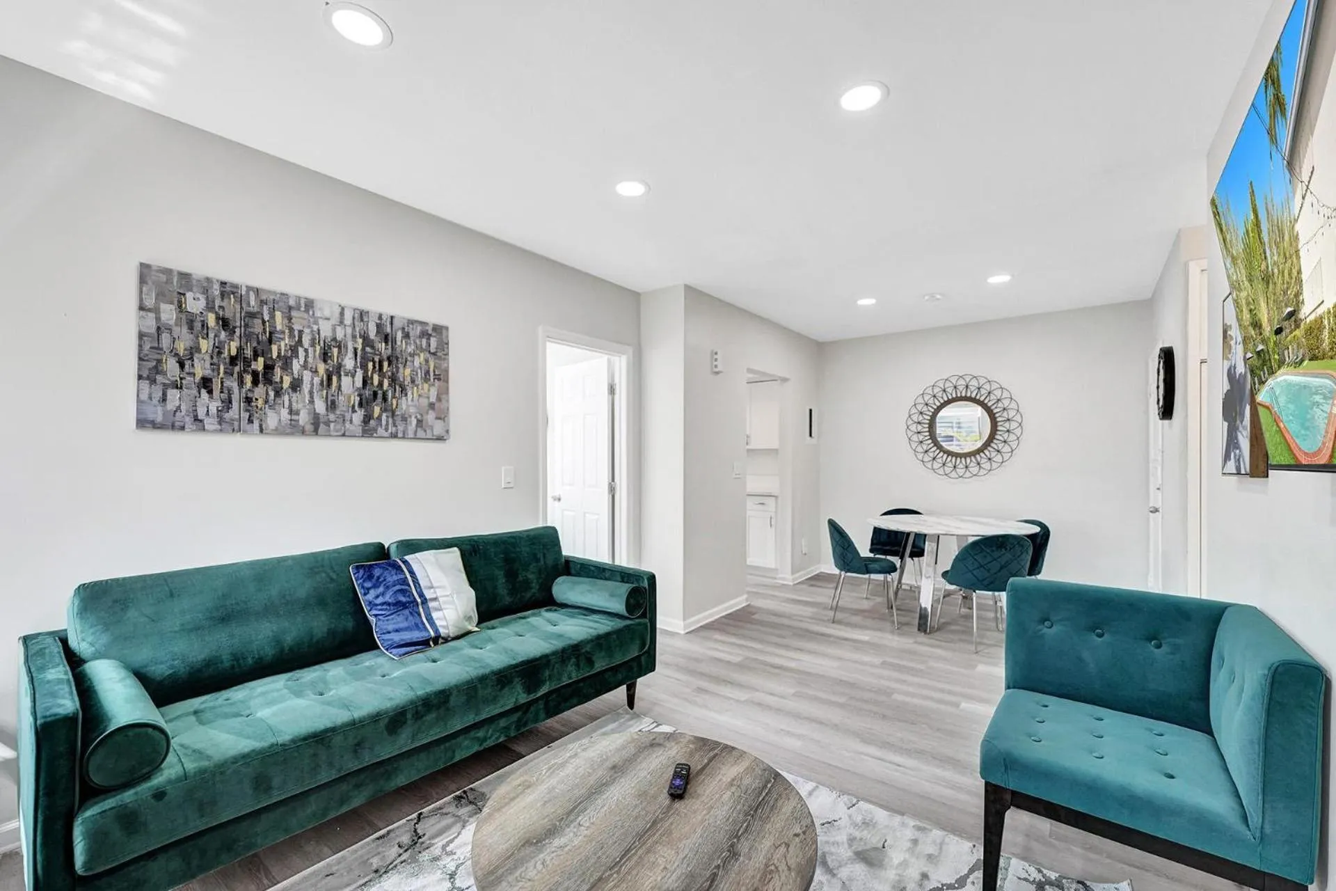 Living room in Bay Harbor Suites