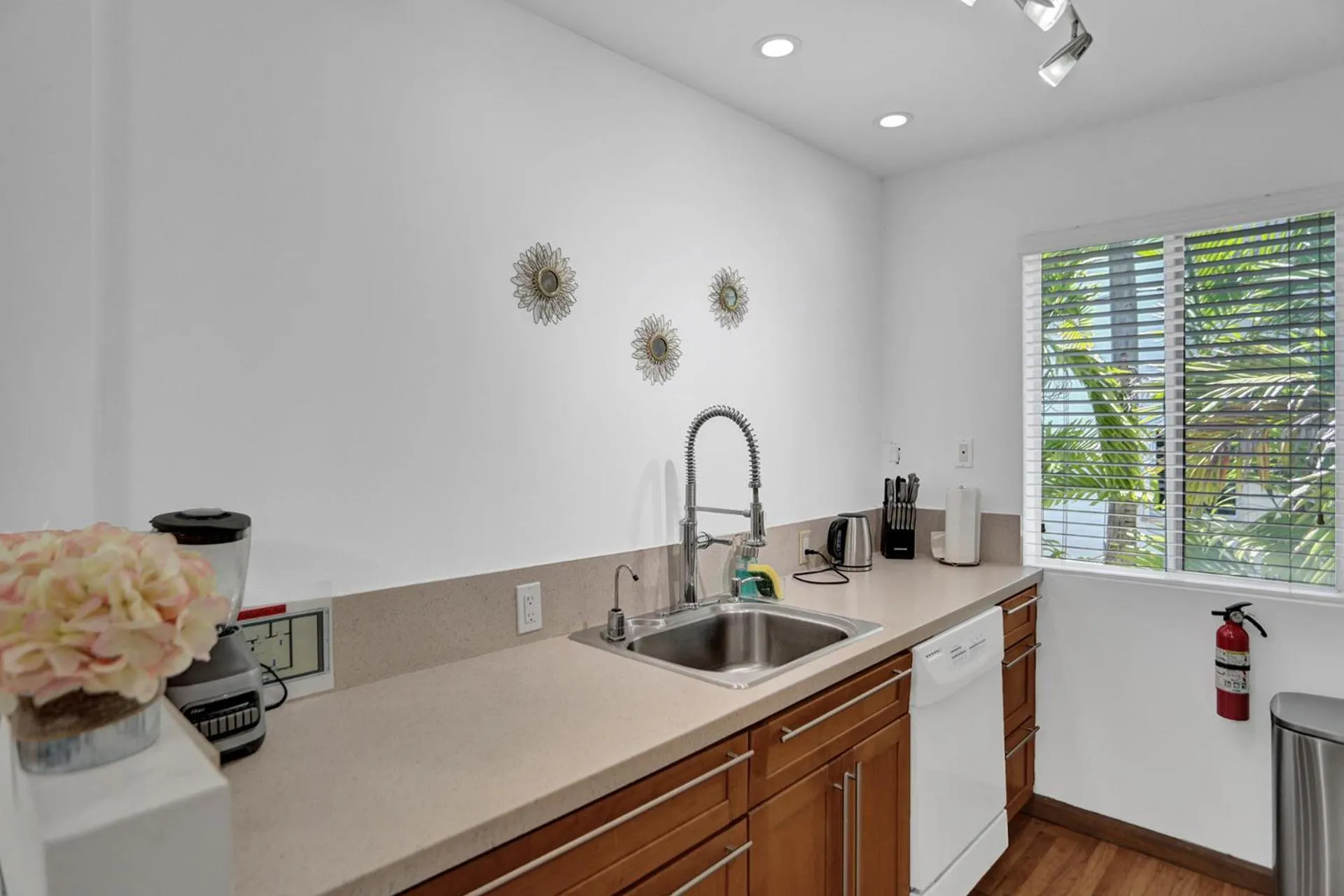 Kitchen or kitchenette in Bay Harbor Suites