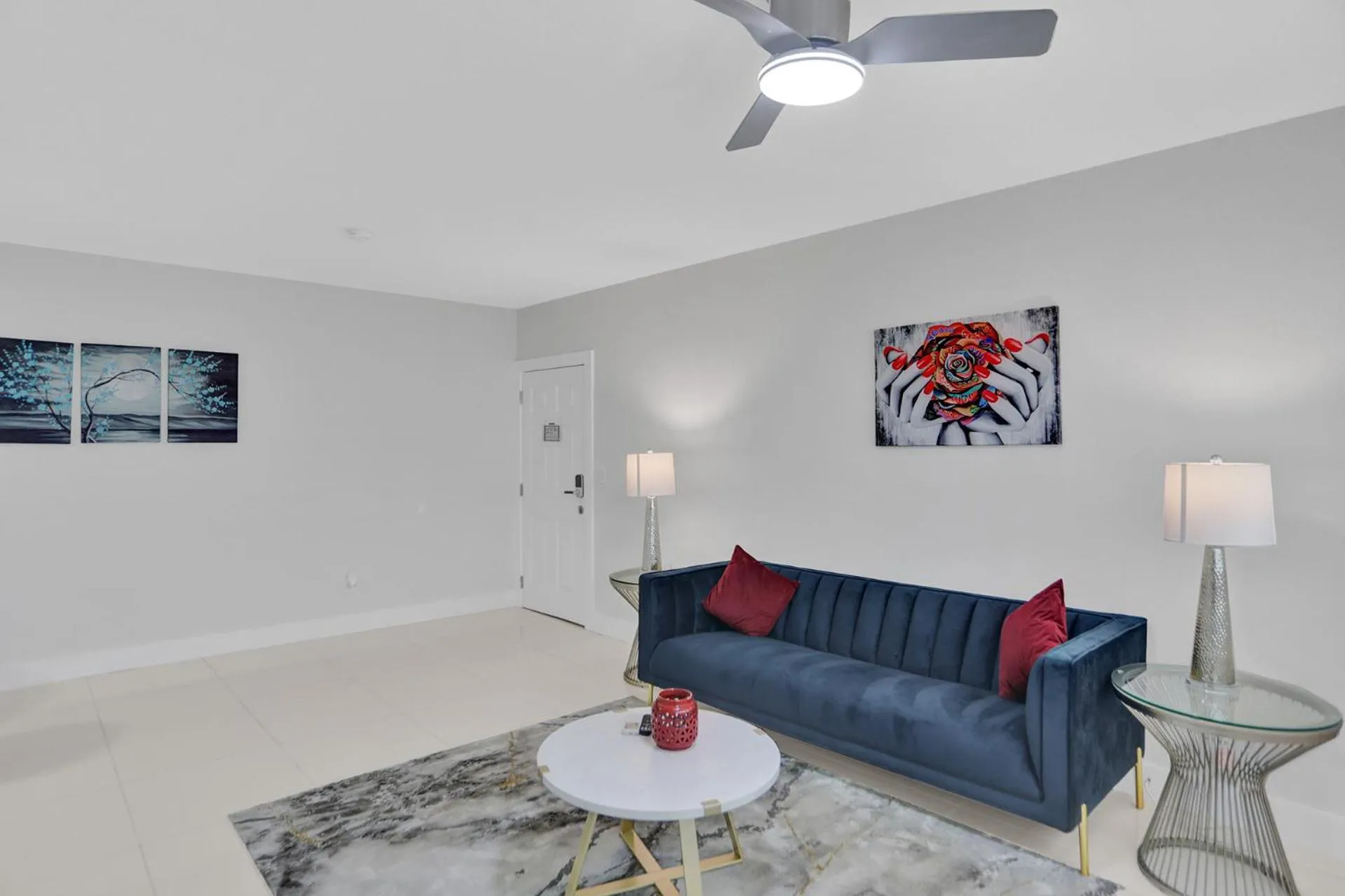 Living room in Bay Harbor Suites