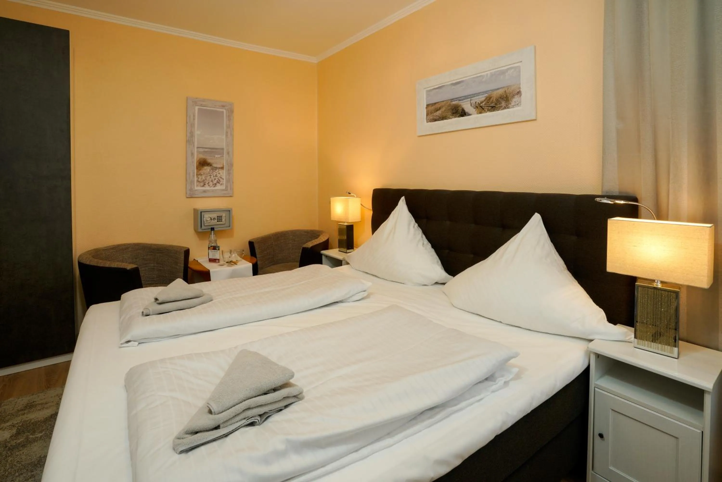 Photo of the whole room, Bed in Hotel Zur Mühle