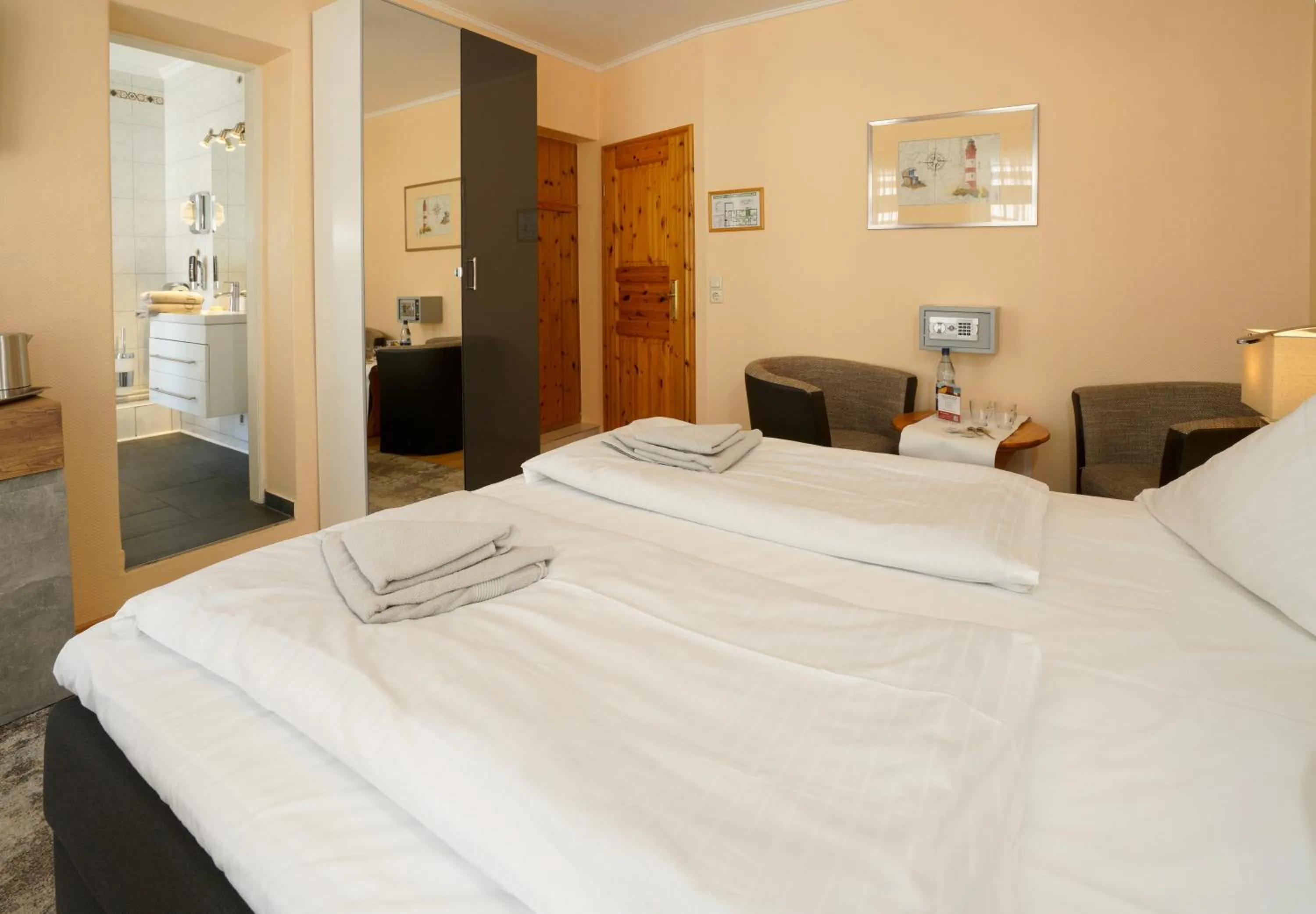 Photo of the whole room, Bed in Hotel Zur Mühle