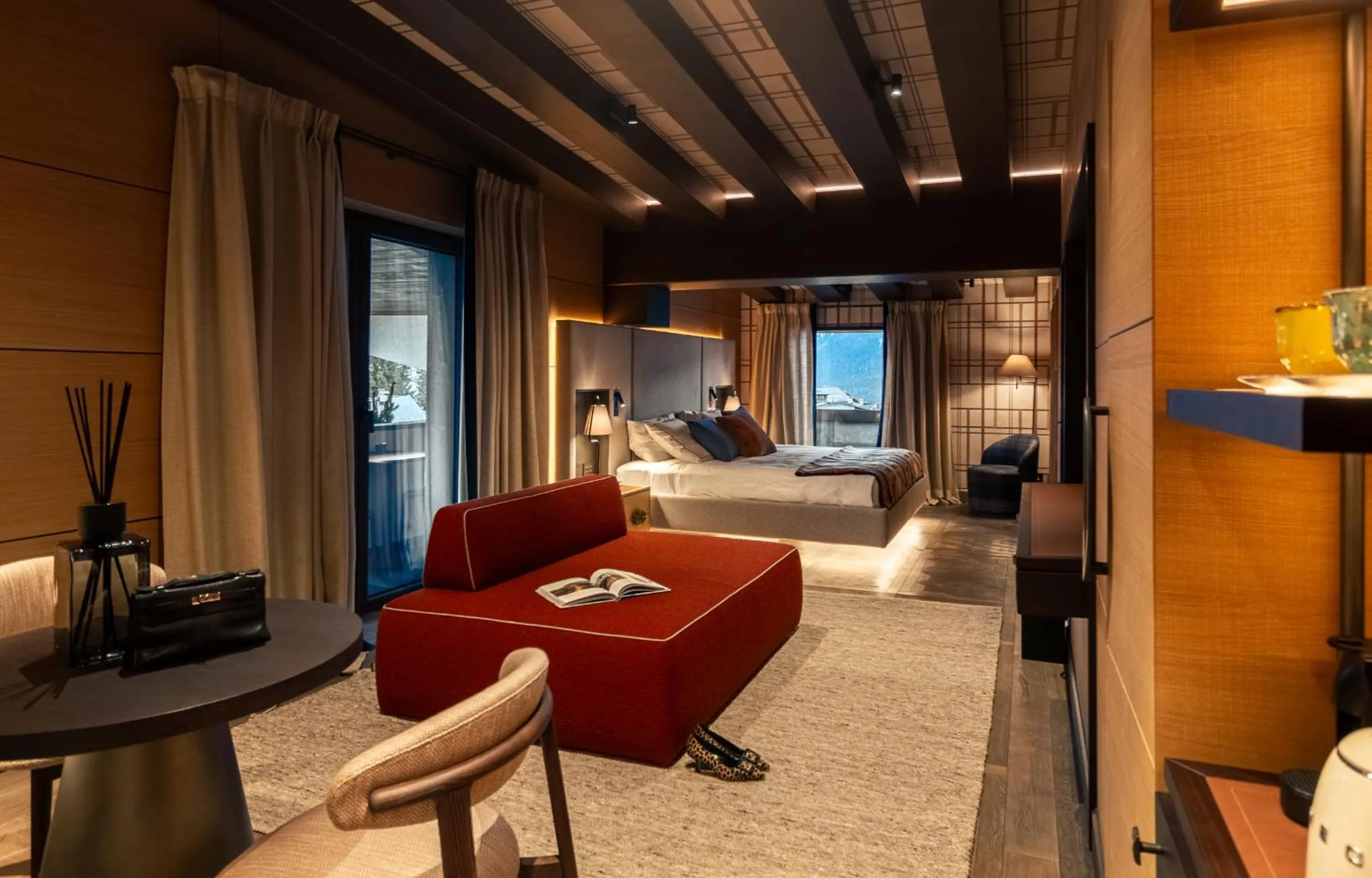 Photo of the whole room in Eight Cortina