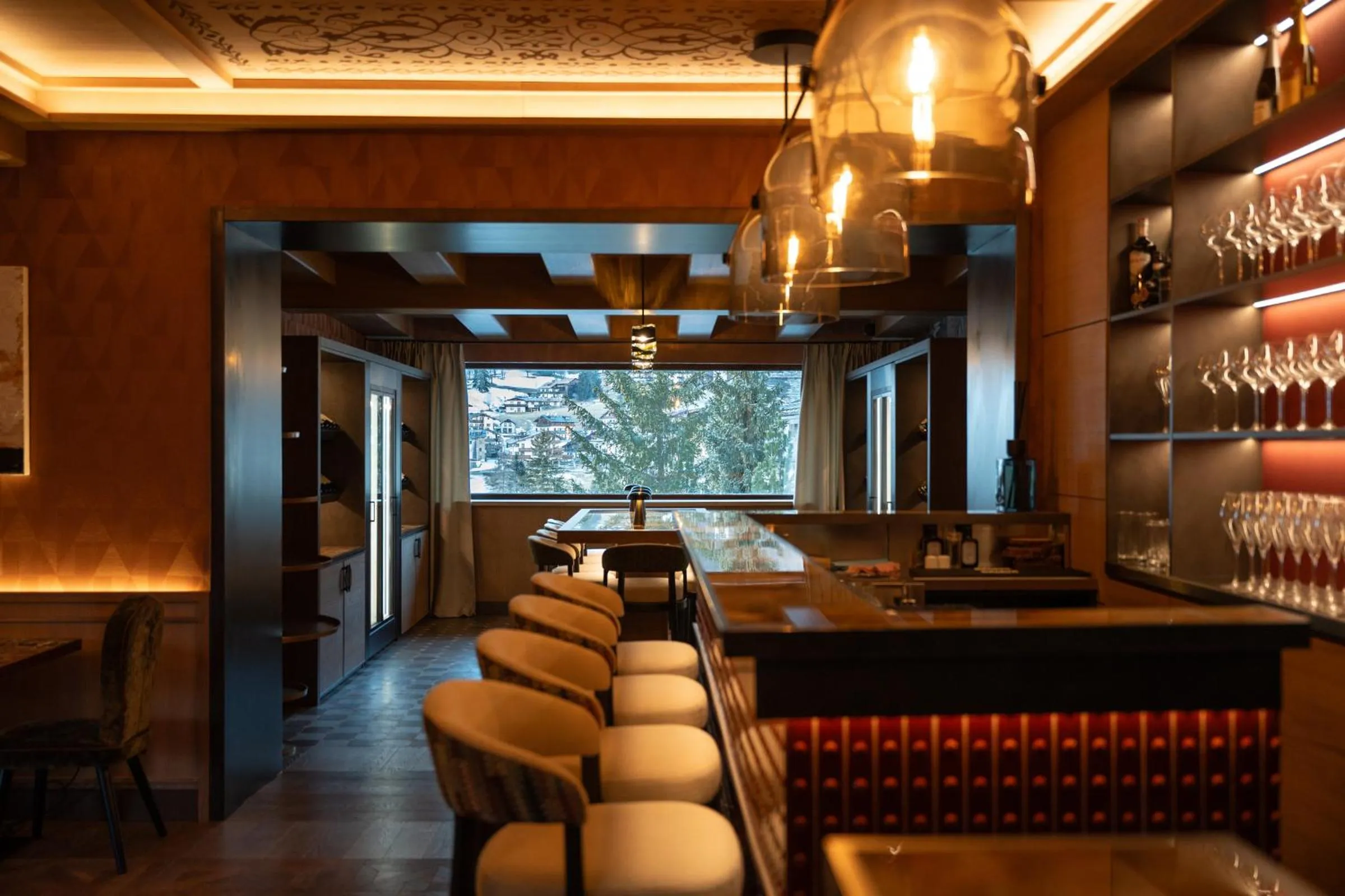 Restaurant/places to eat in Eight Cortina