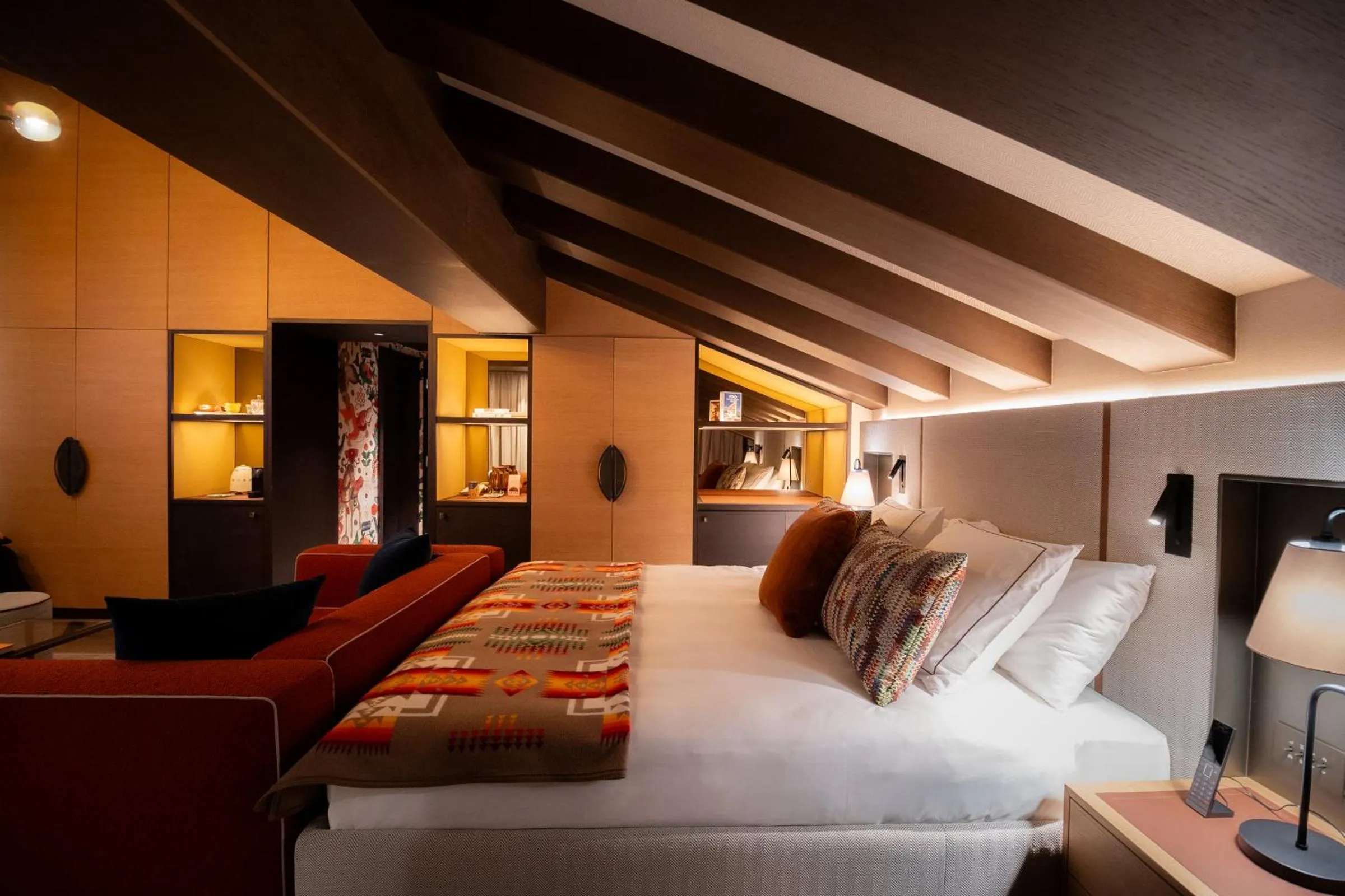 Bedroom, Bed in Eight Cortina