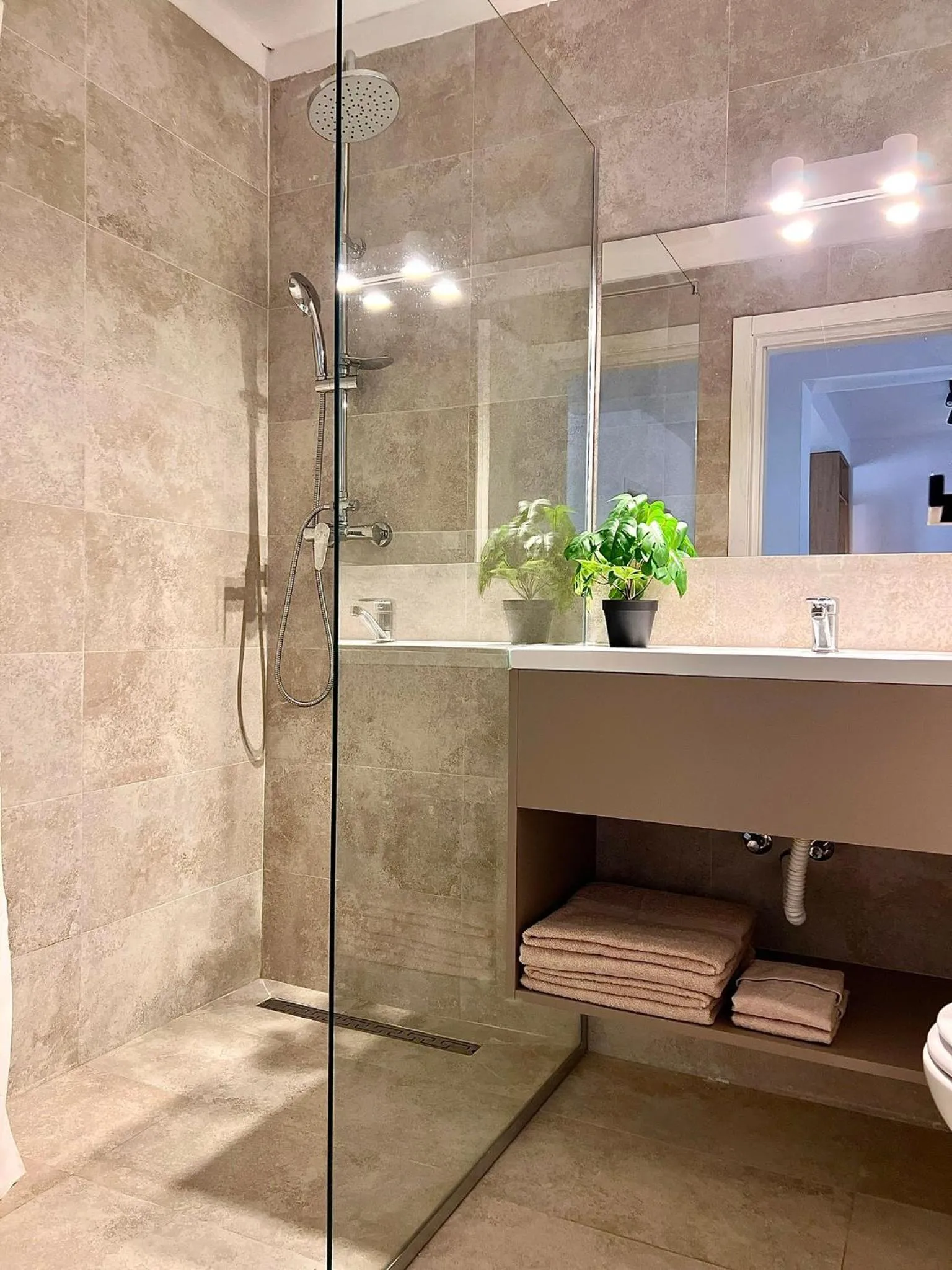 Shower in Atmosphere by the Sea