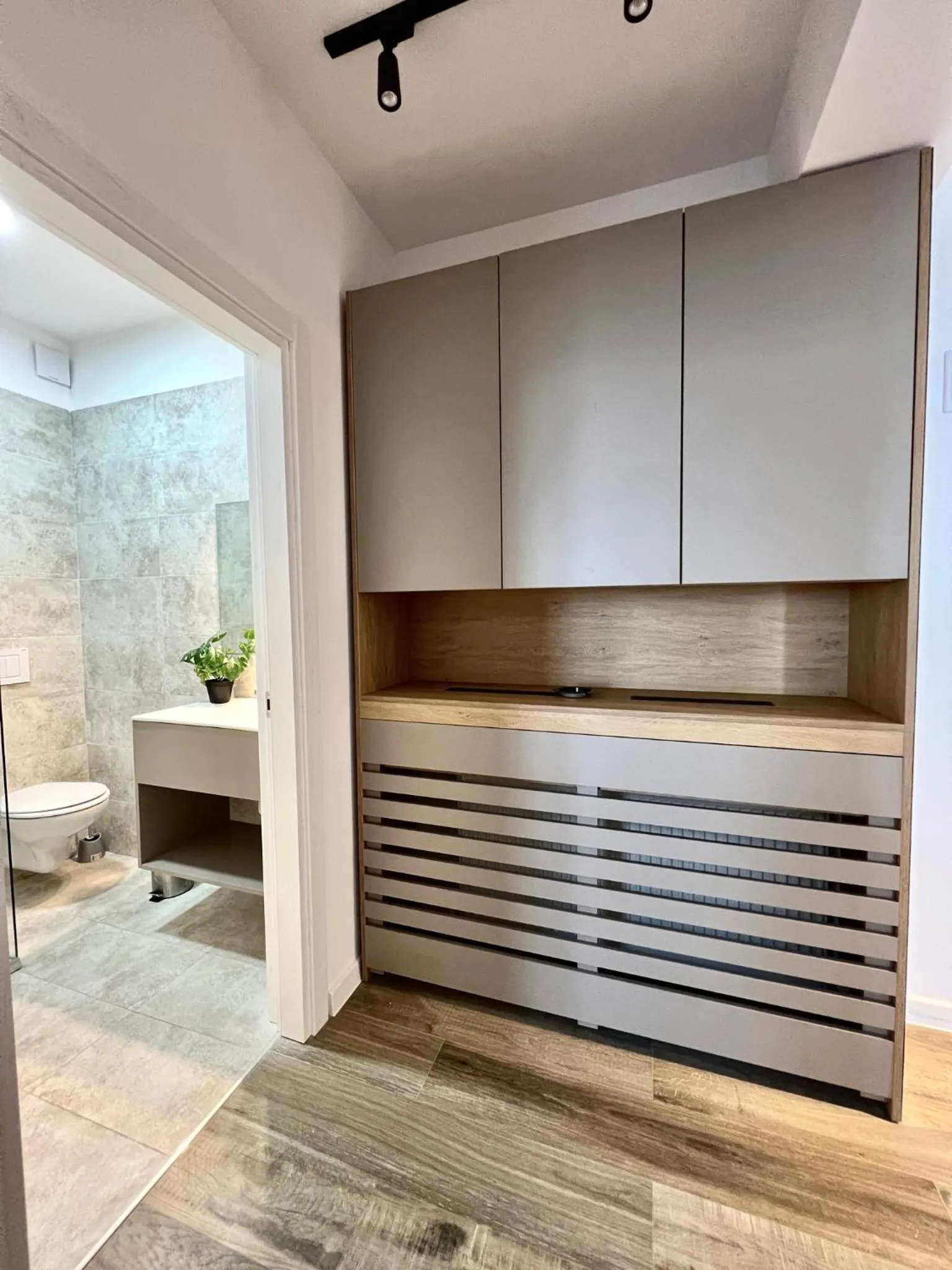Shower in Atmosphere by the Sea