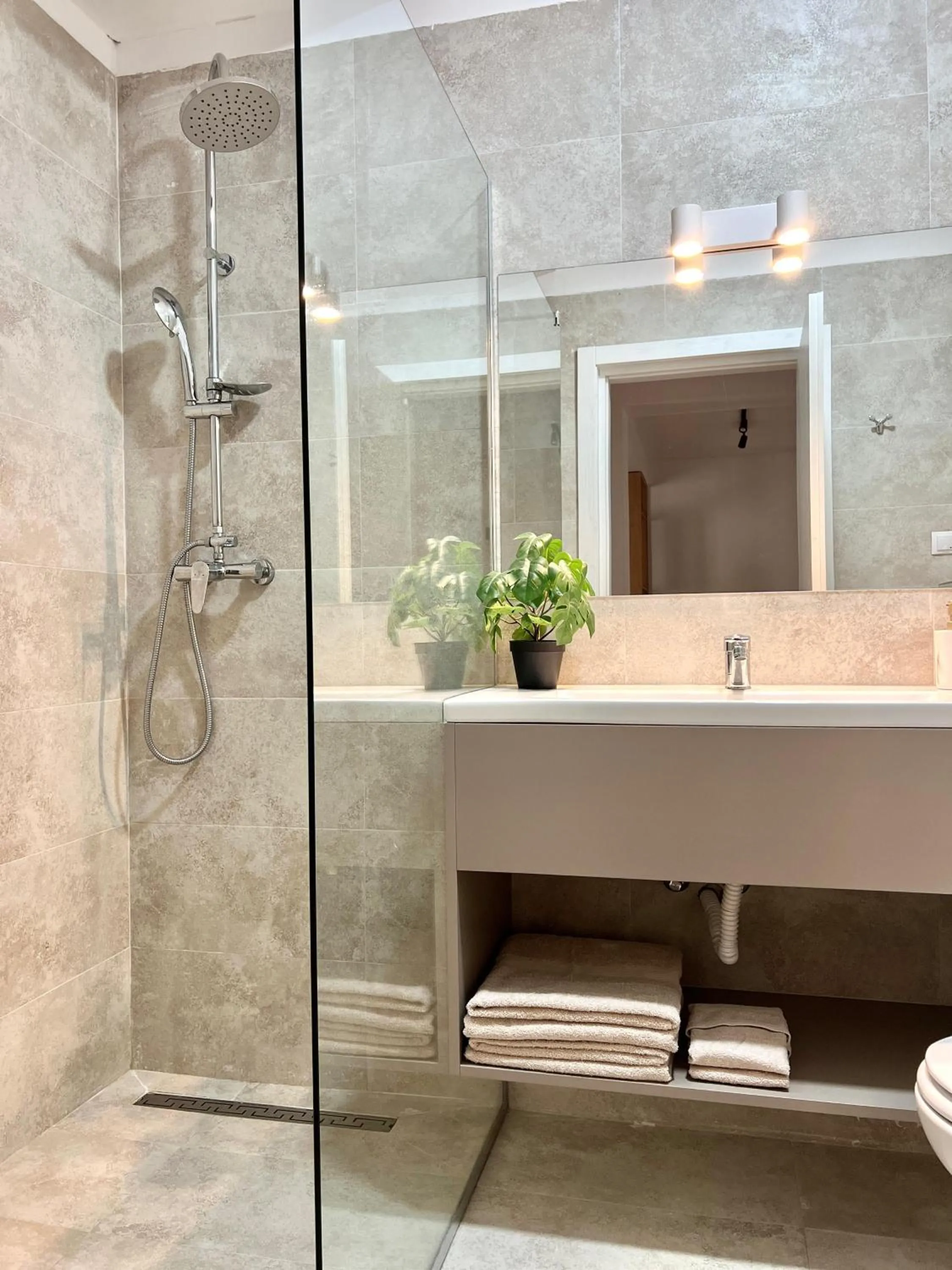 Shower in Atmosphere by the Sea