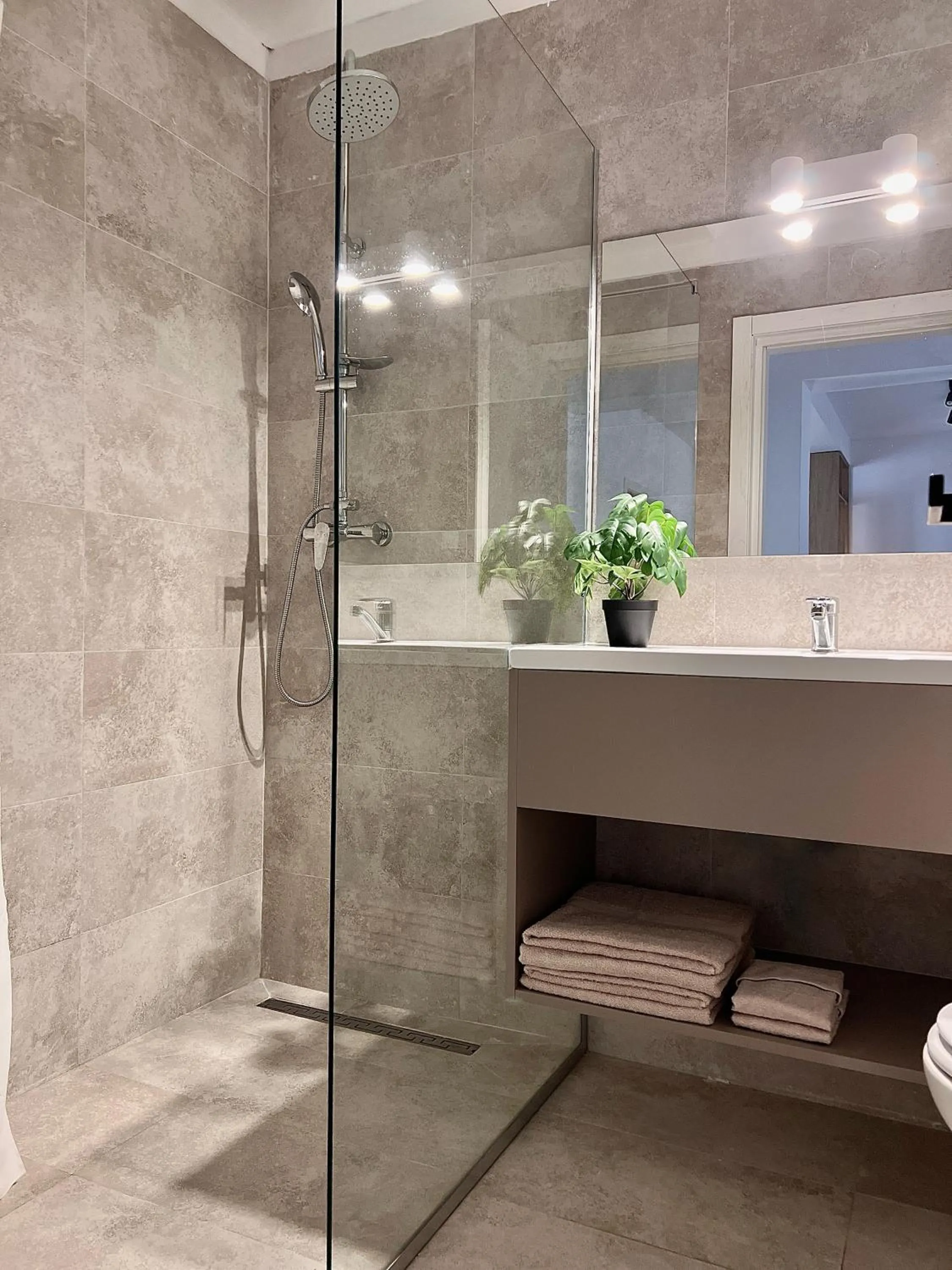 Shower in Atmosphere by the Sea