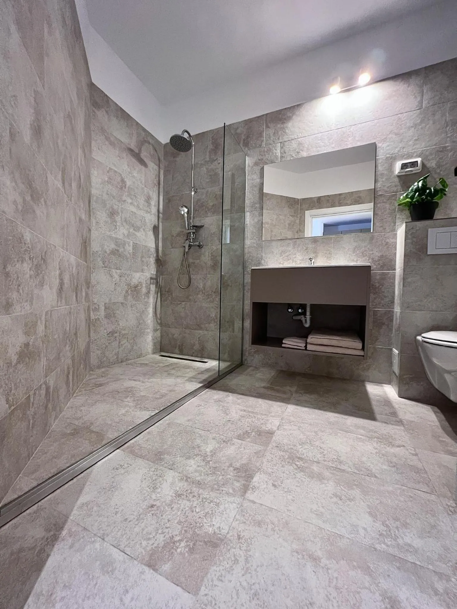 Shower in Atmosphere by the Sea