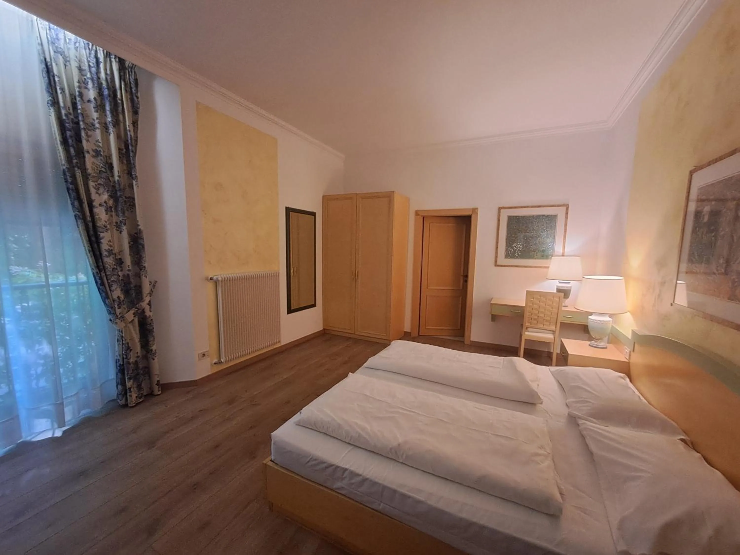 Photo of the whole room, Bed in Business Resort Parkhotel Werth