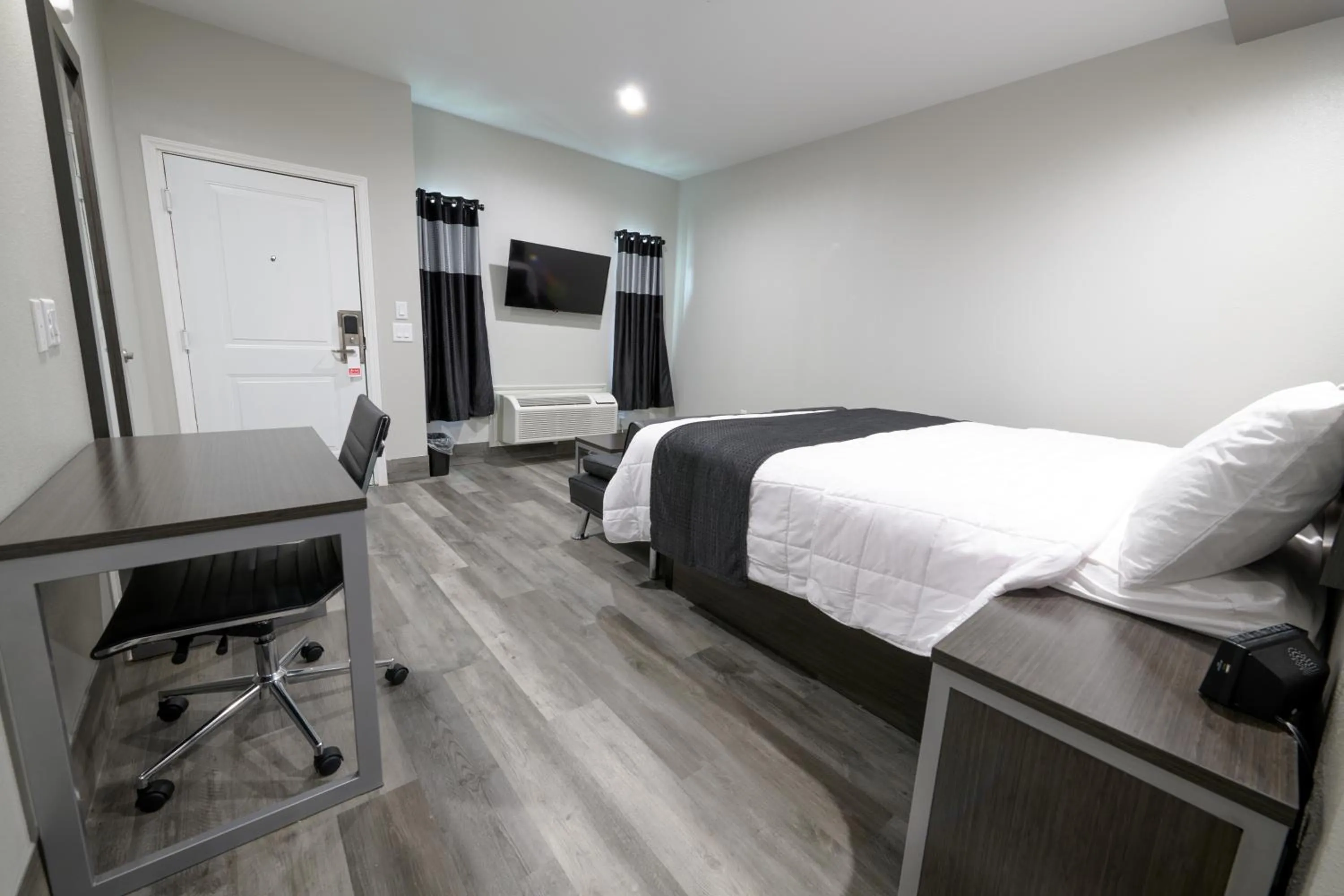 Bedroom in Crystal Inn