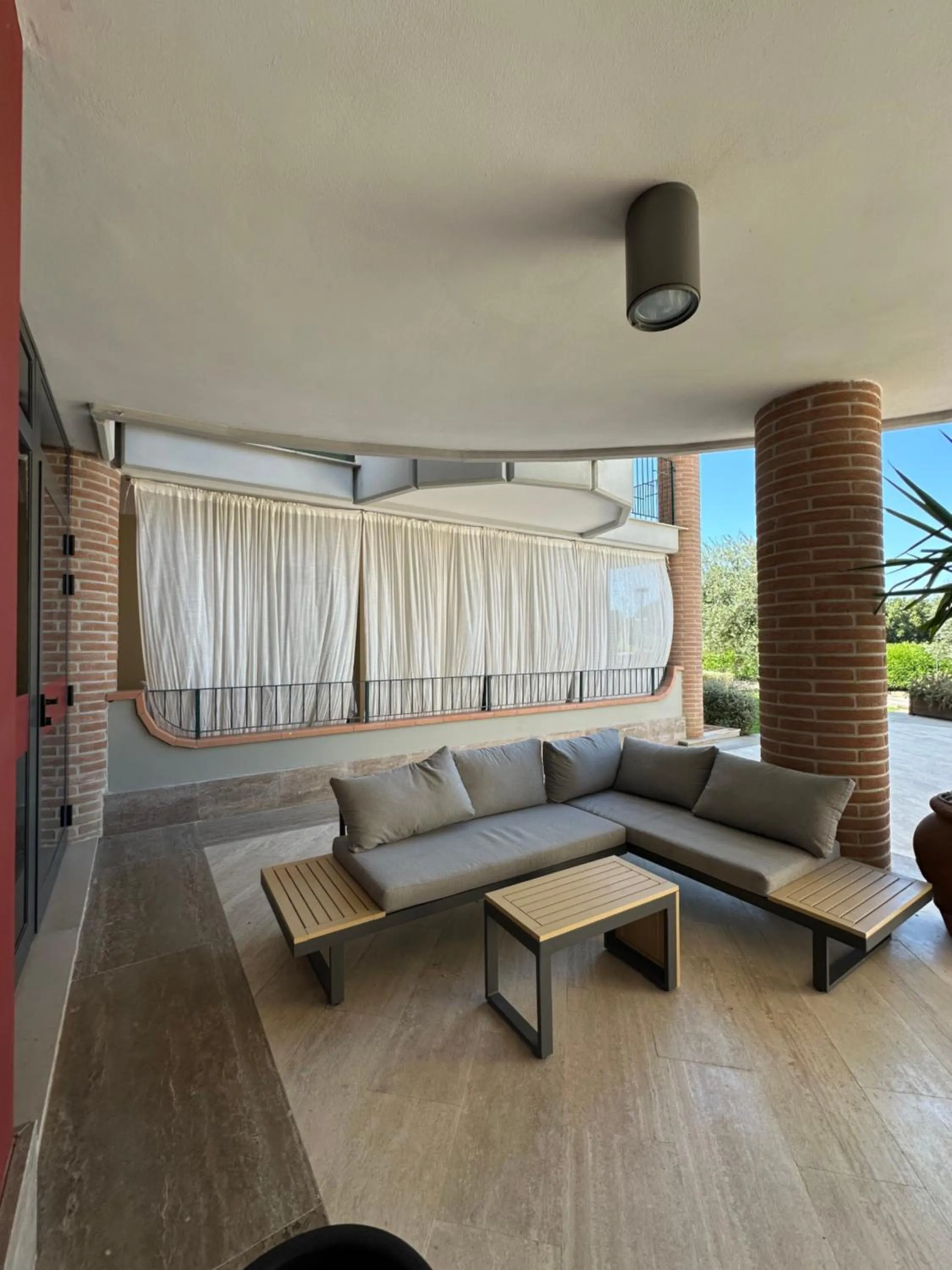 Lobby or reception in Le Residenze di Santa Costanza - Le Dimore