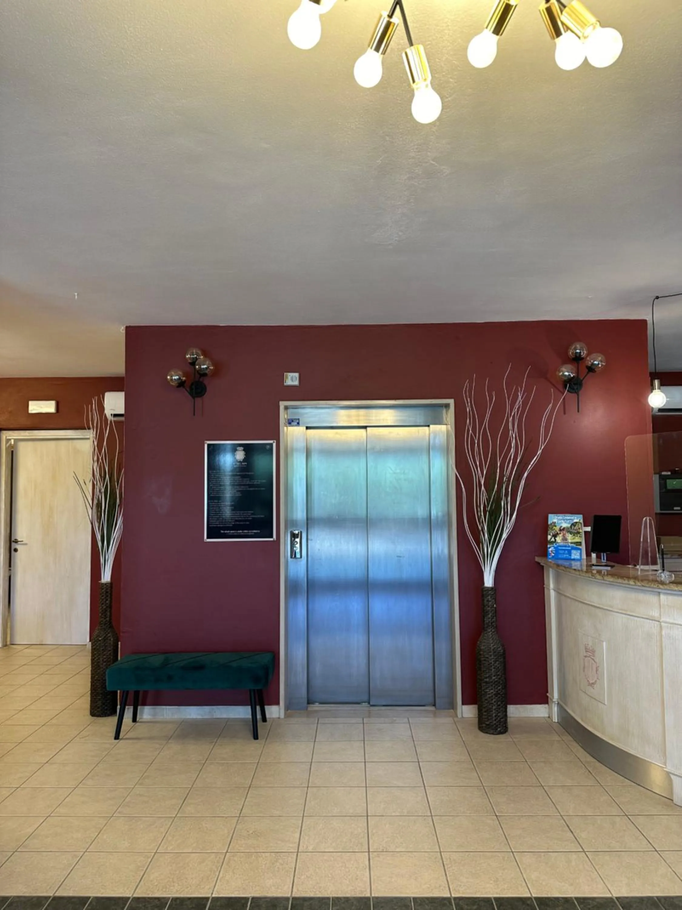 Lobby or reception in Le Residenze di Santa Costanza - Le Dimore