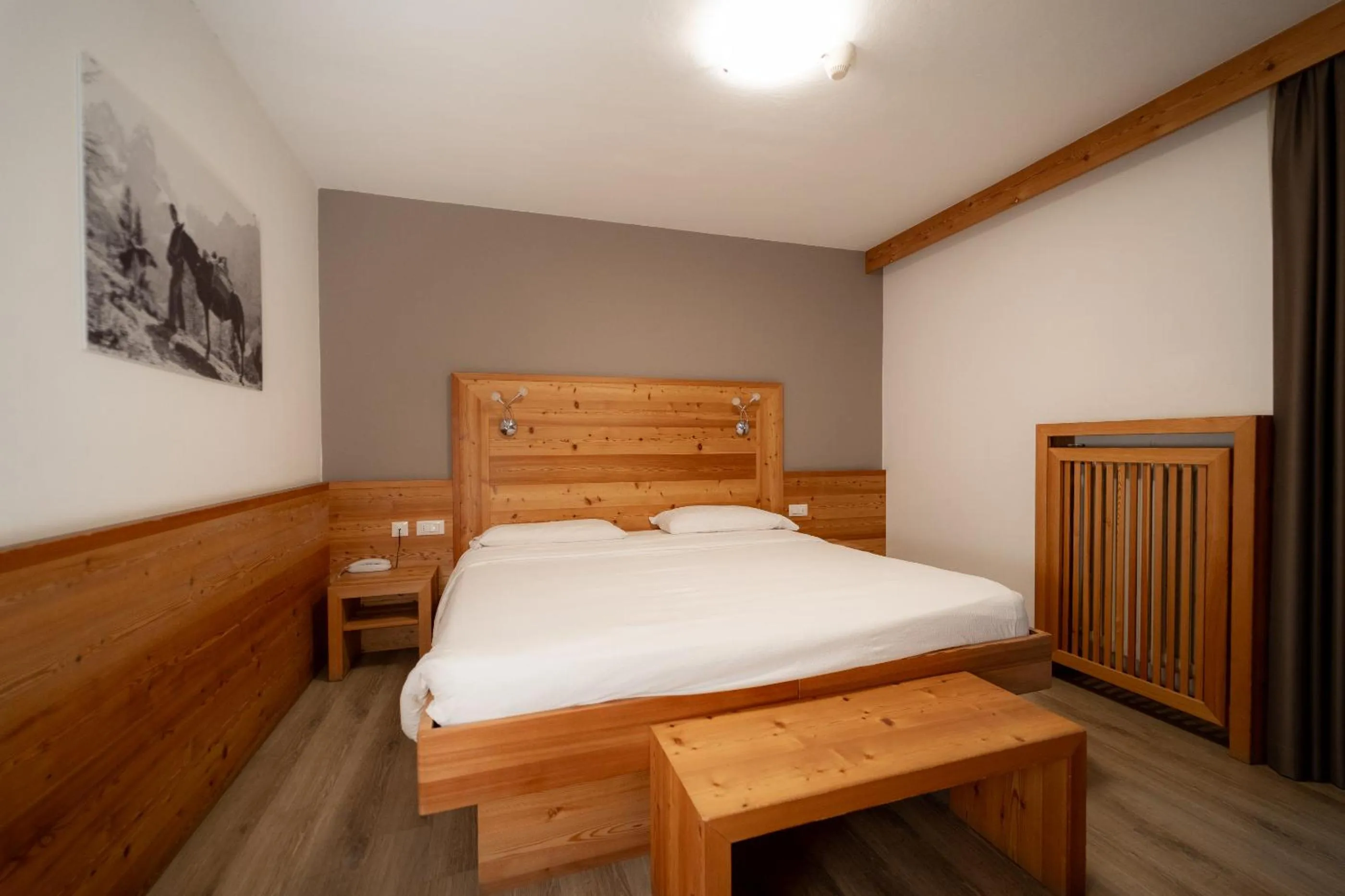 Bed in Hotel Garni Arnica ***S