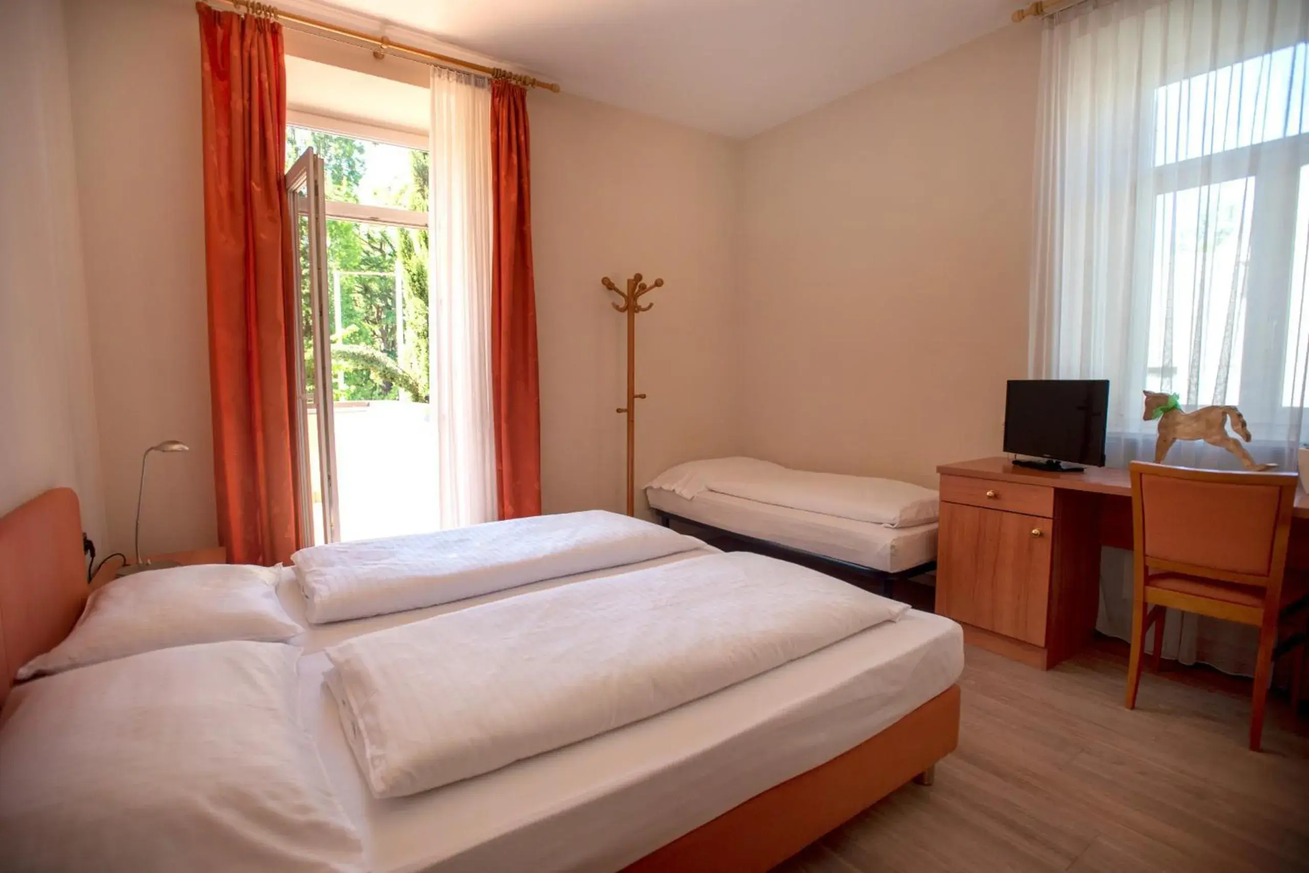 Triple Room with Terrace in Albergo Cavallino s'Rössl Triple Room with Terrace in Albergo Cavallino s'Rössl