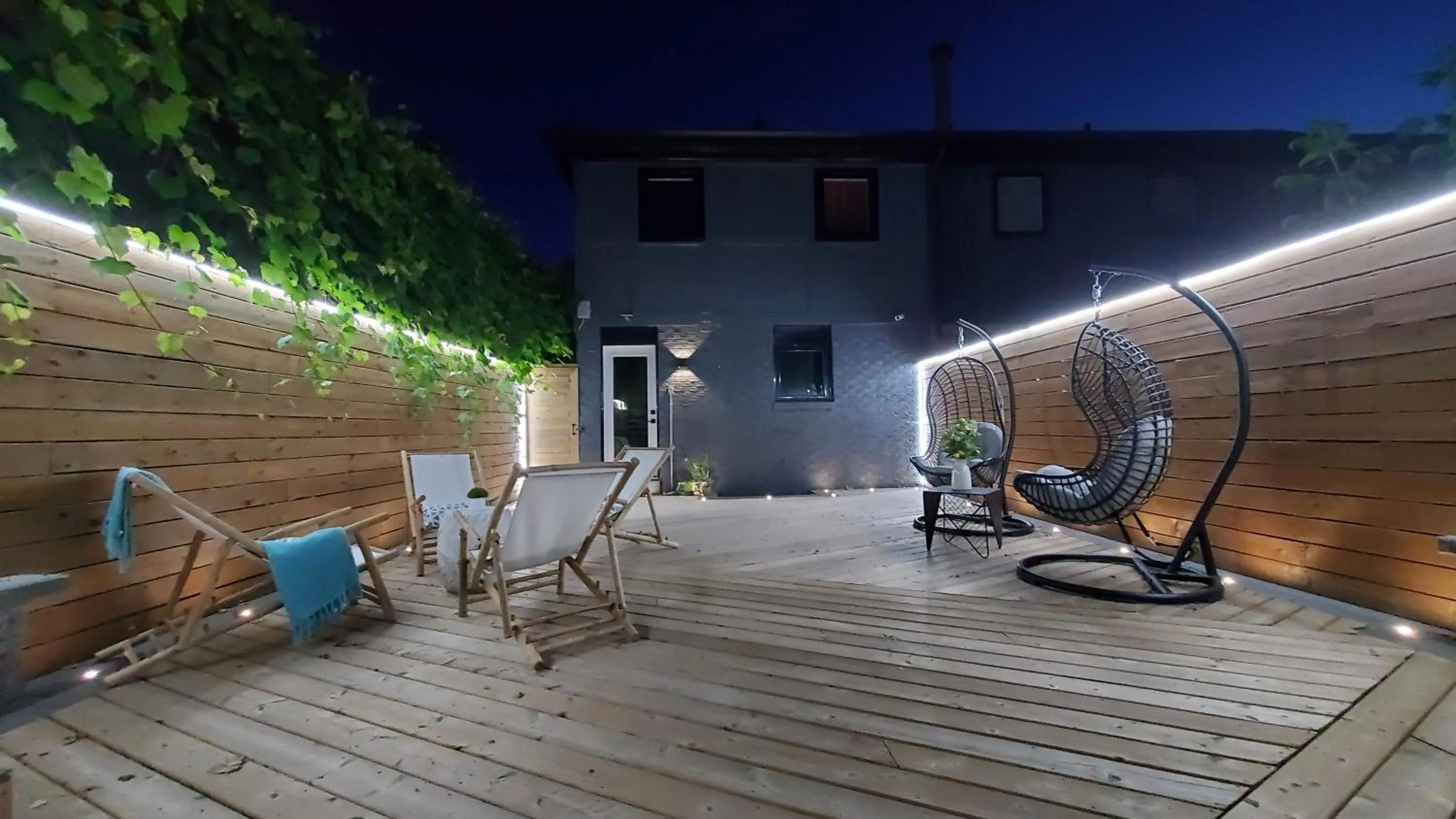 Renovated Guest Suite Near The Lake & High Park in Toronto!