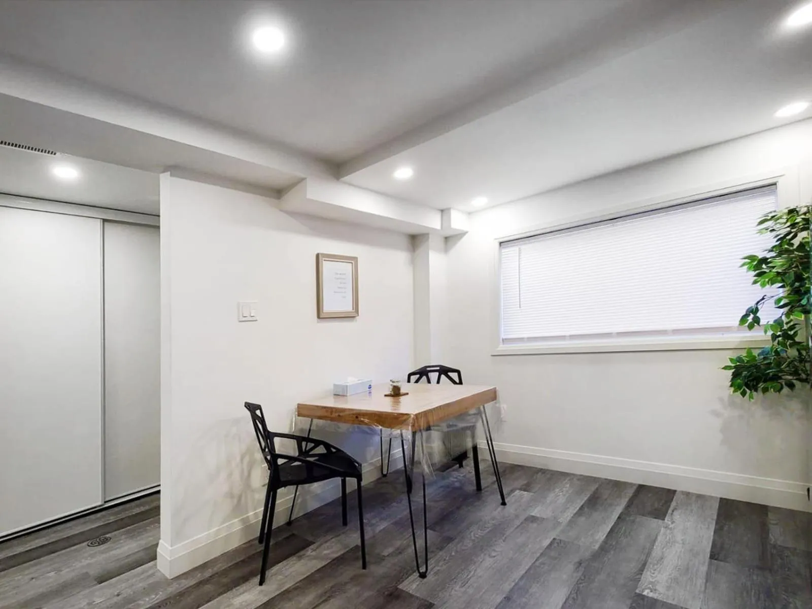 Renovated Guest Suite Near The Lake & High Park in Toronto!