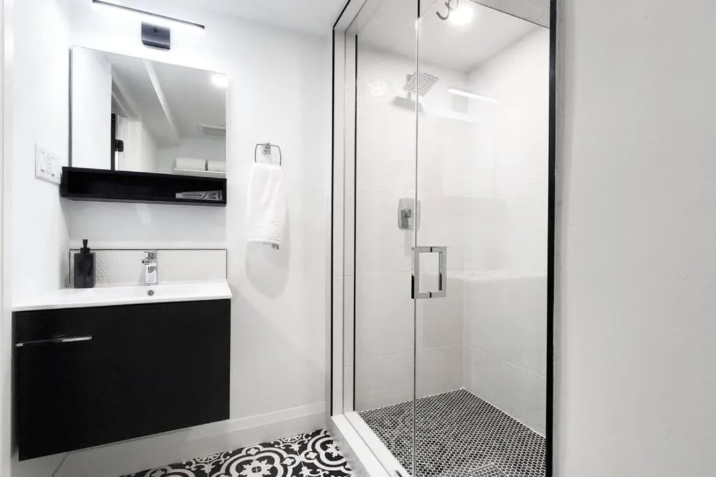 Renovated Guest Suite Near The Lake & High Park in Toronto!