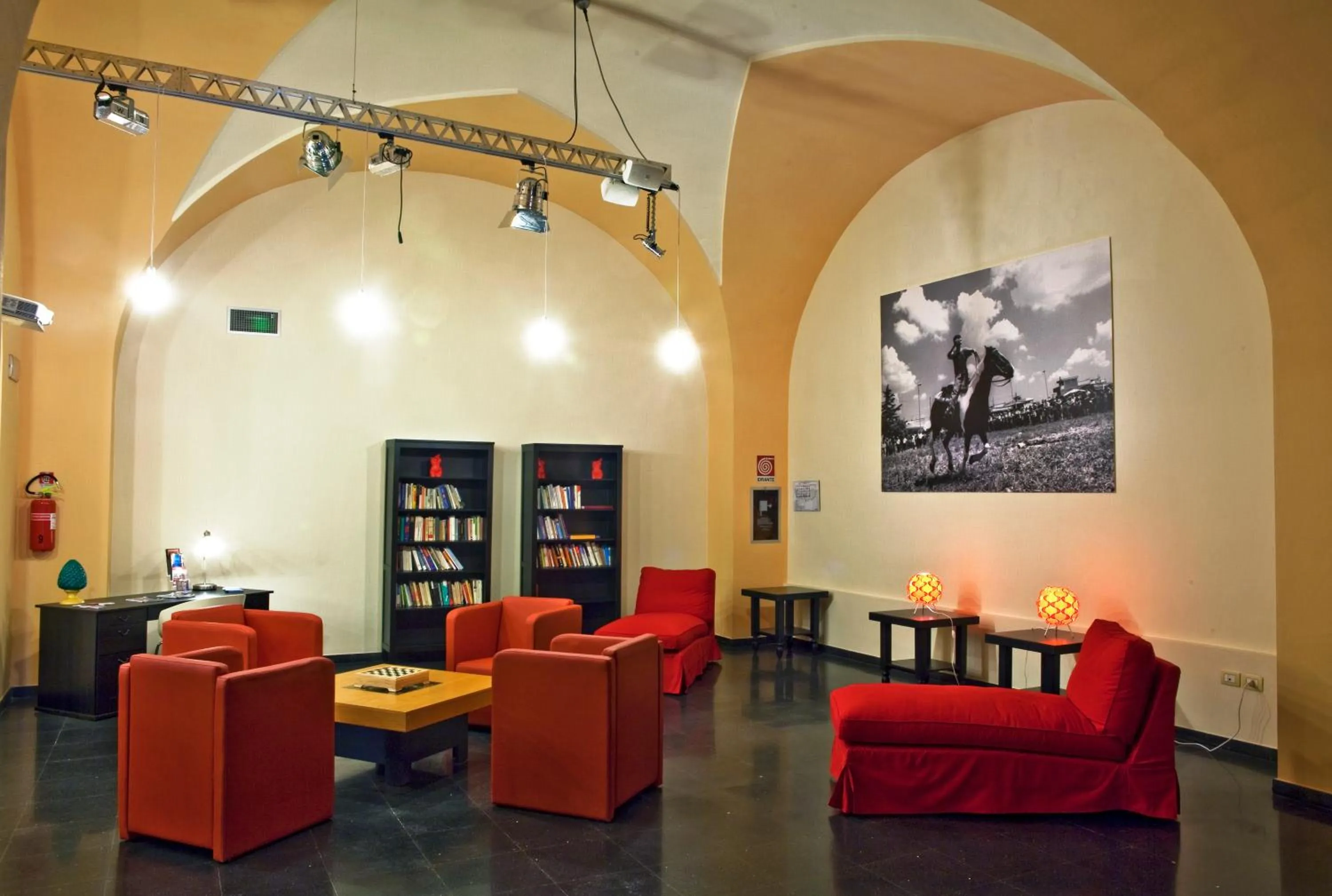 Library in Il Tabacchificio Hotel