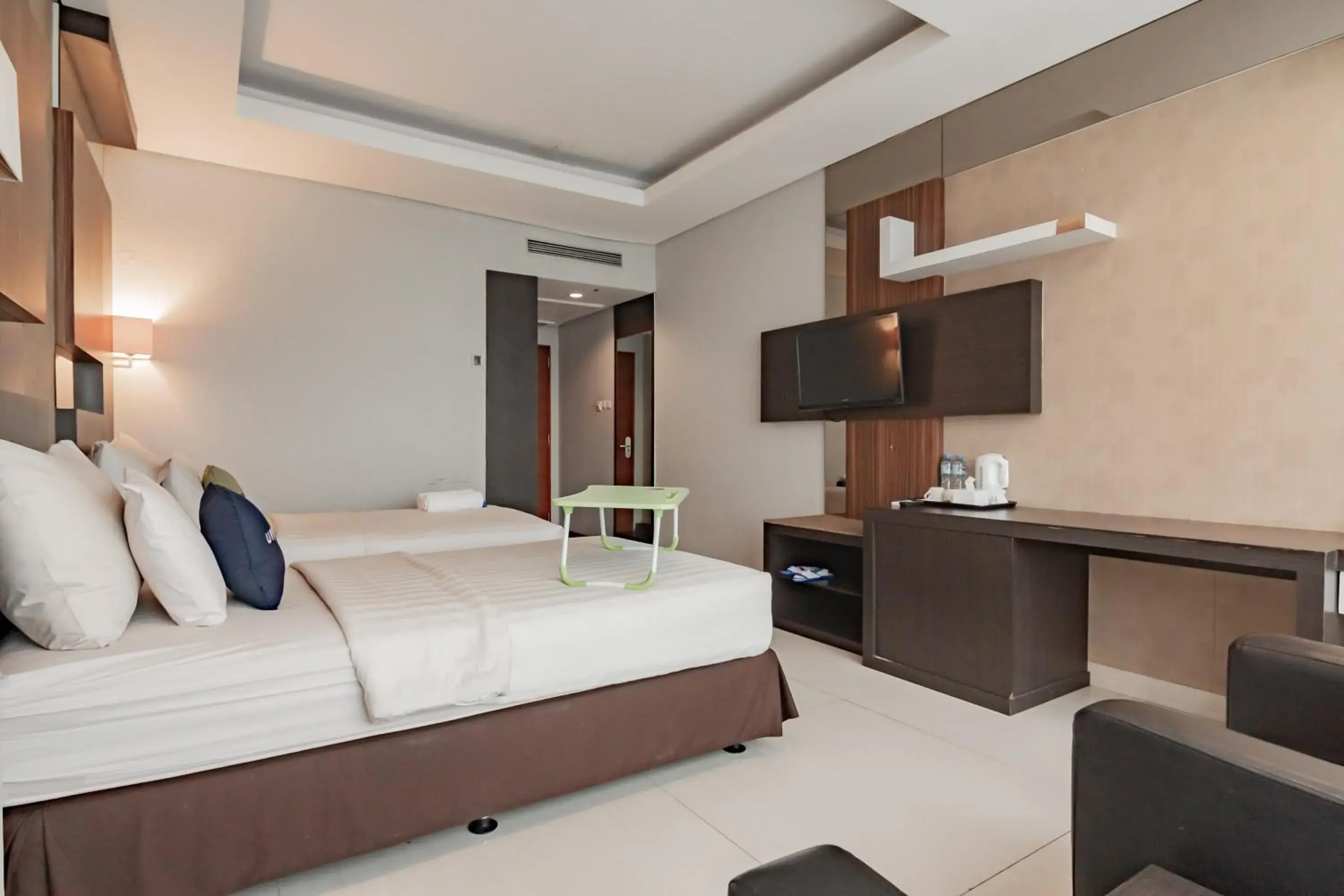 Bedroom, Bed in Urbanview Hotel Newton Riau Bandung by RedDoorz Bedroom, Bed in Urbanview Hotel Newton Riau Bandung by RedDoorz