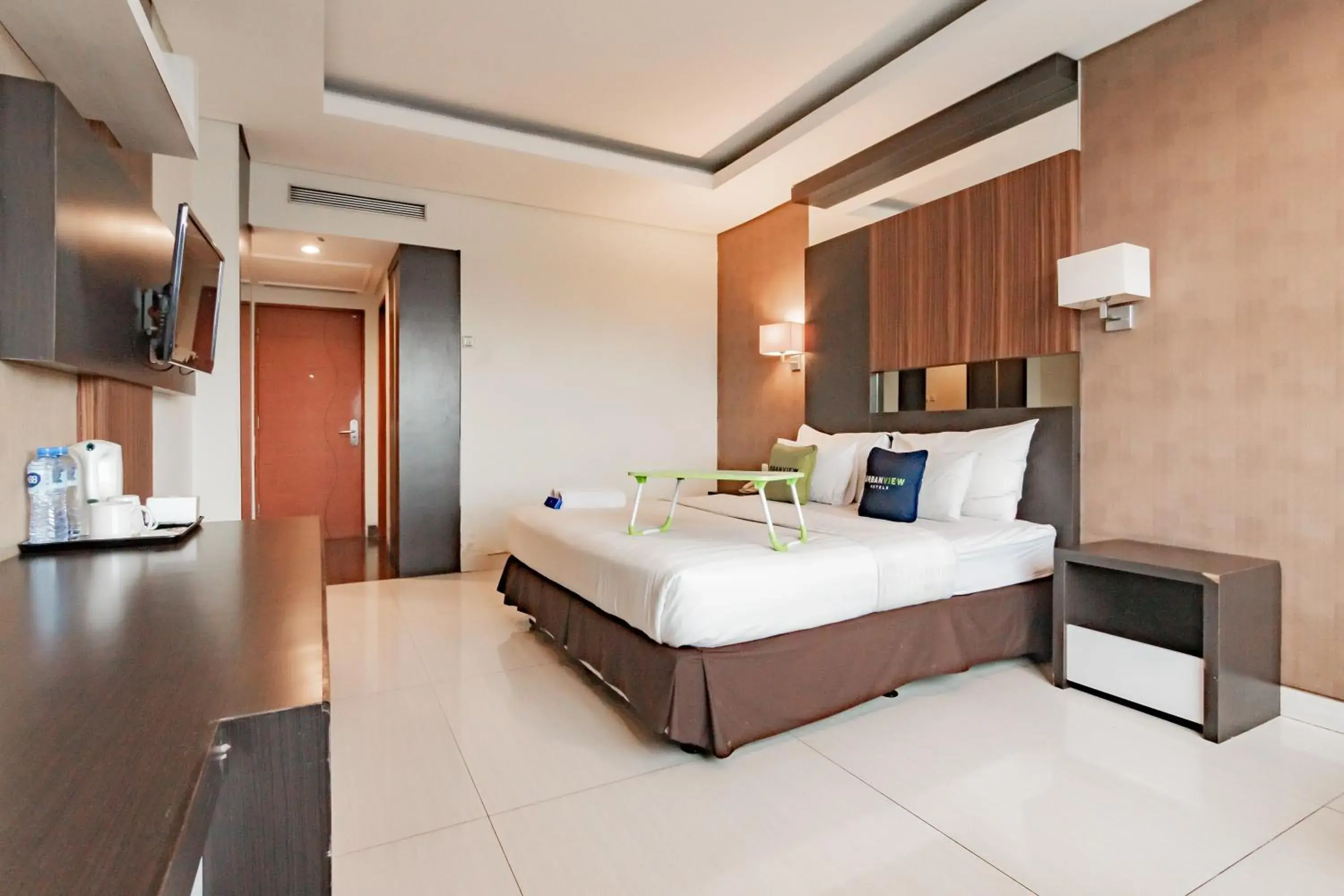 Superior Double Room in Urbanview Hotel Newton Riau Bandung by RedDoorz Superior Double Room in Urbanview Hotel Newton Riau Bandung by RedDoorz