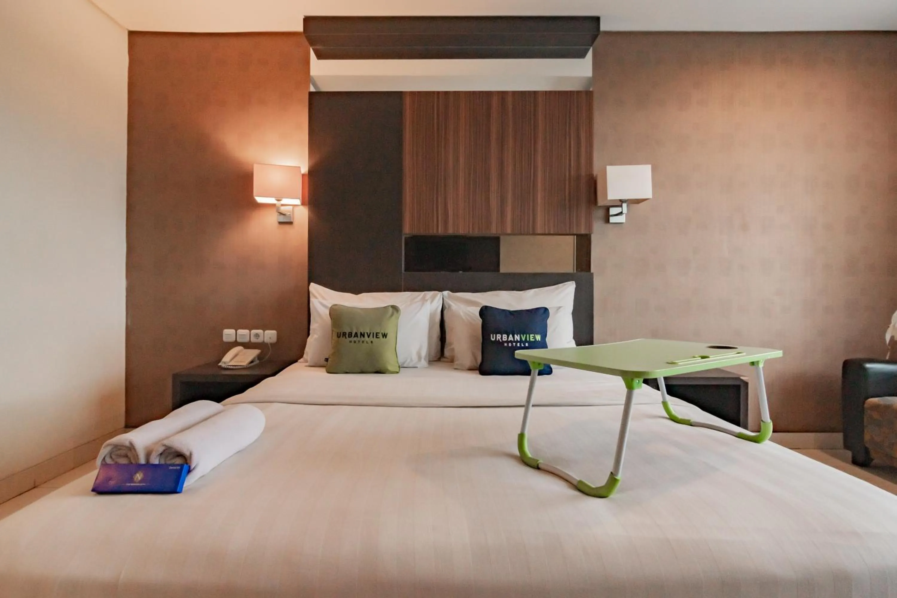 Bedroom, Bed in Urbanview Hotel Newton Riau Bandung by RedDoorz