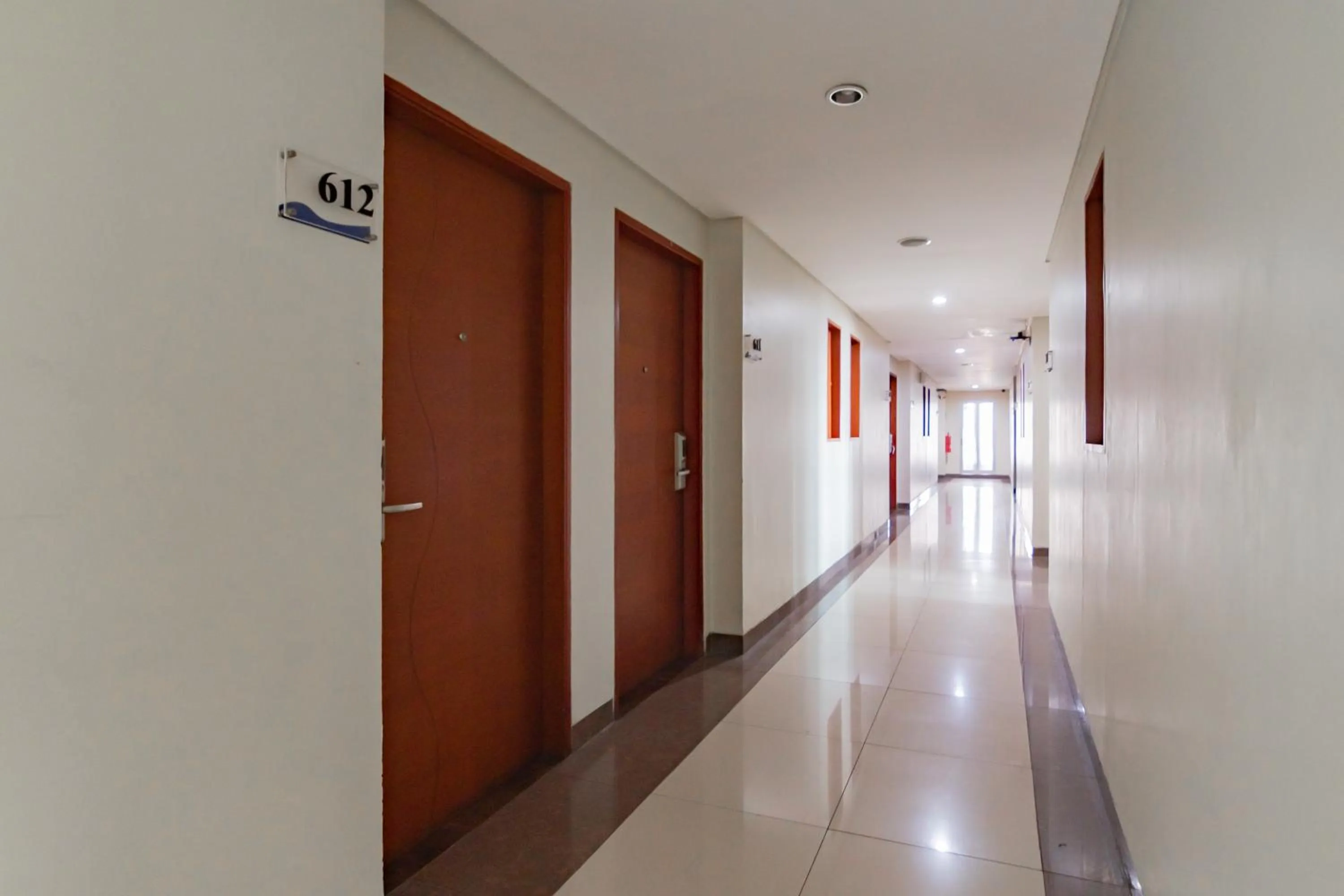 Property building in Urbanview Hotel Newton Riau Bandung by RedDoorz