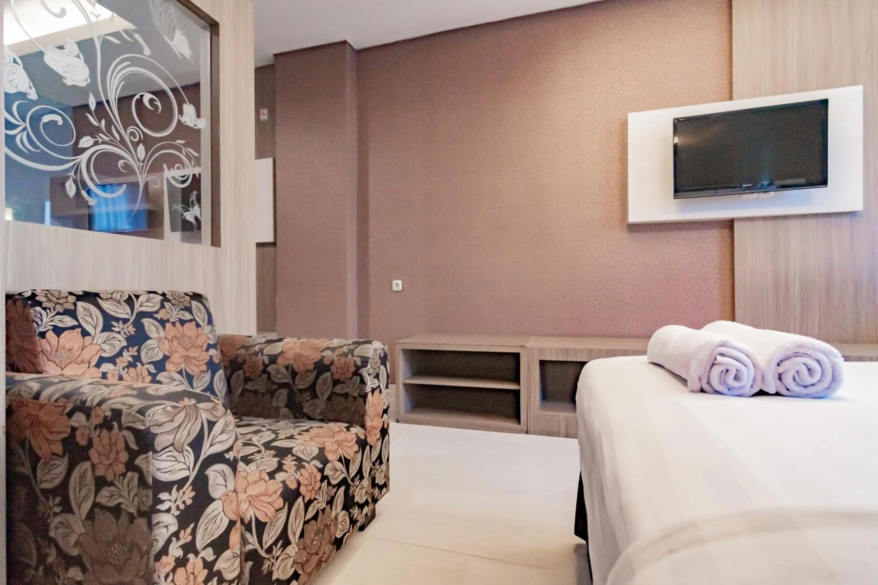 Bedroom in Urbanview Hotel Newton Riau Bandung by RedDoorz