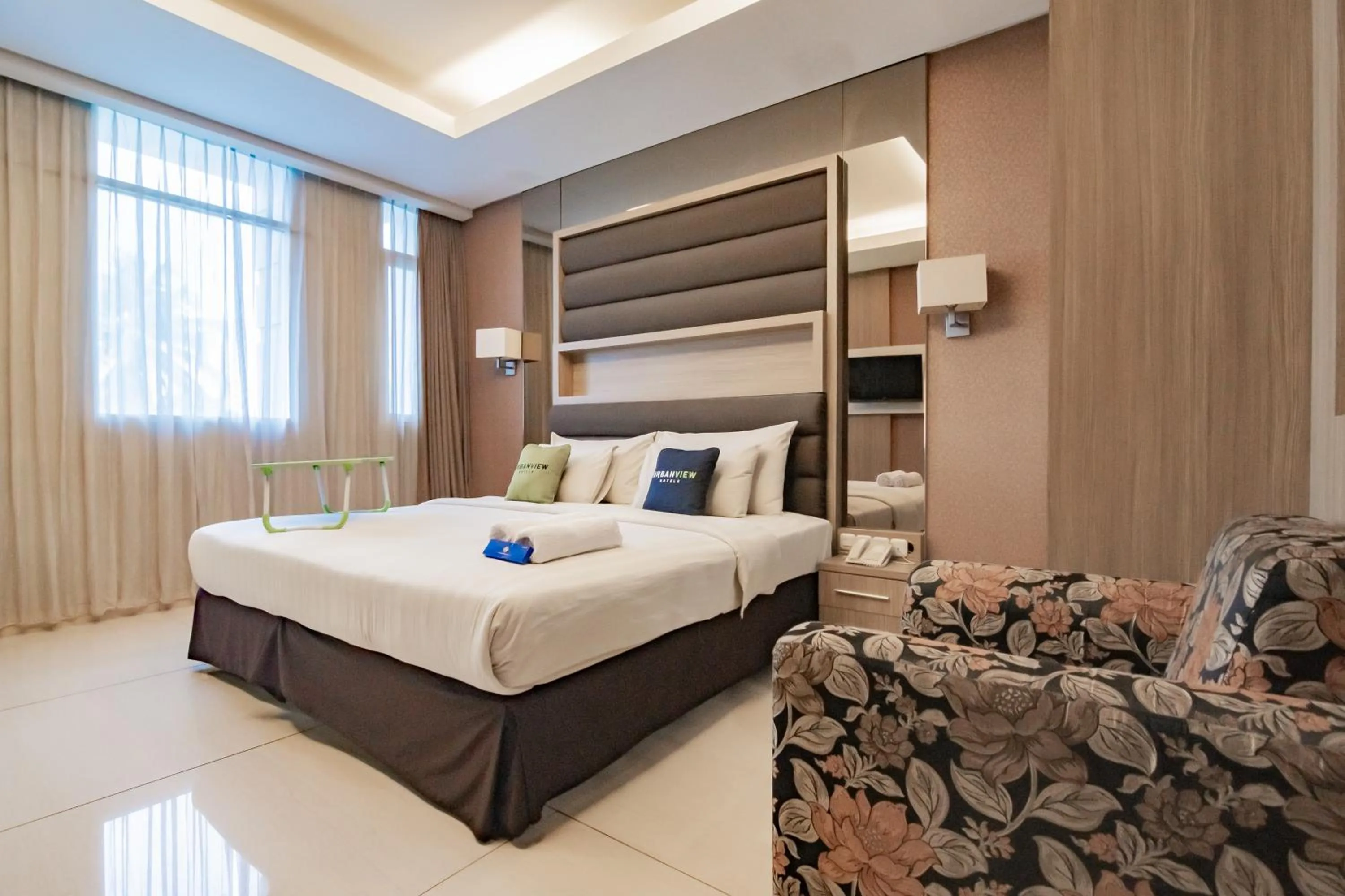 Bedroom, Bed in Urbanview Hotel Newton Riau Bandung by RedDoorz