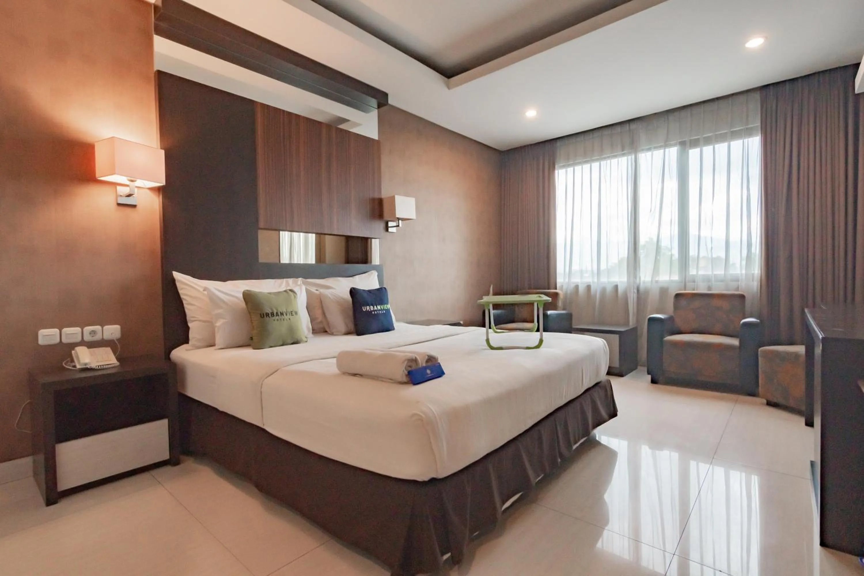 Bedroom, Bed in Urbanview Hotel Newton Riau Bandung by RedDoorz